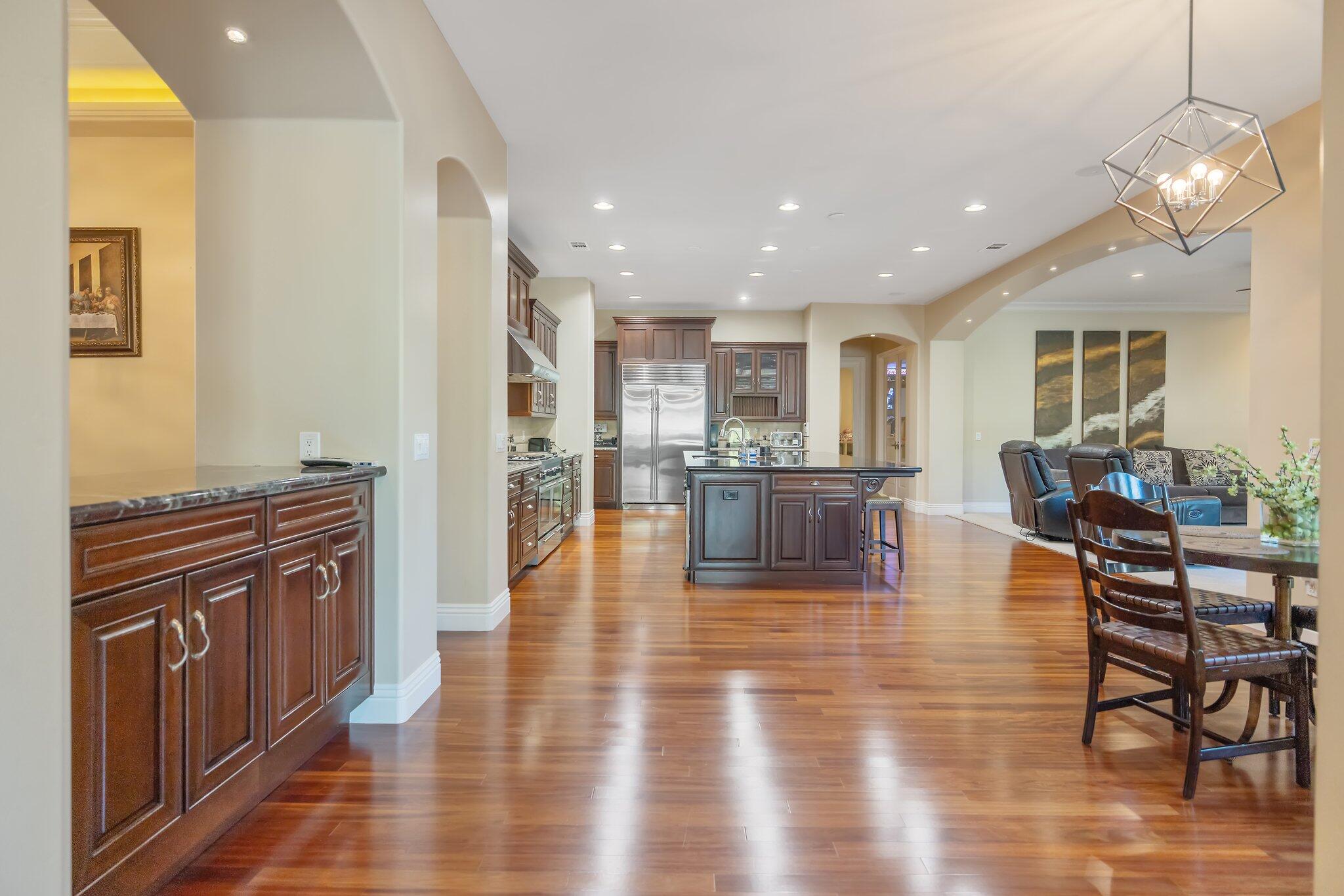 1618 Glen Ellen Ct, Tulare, CA 93274