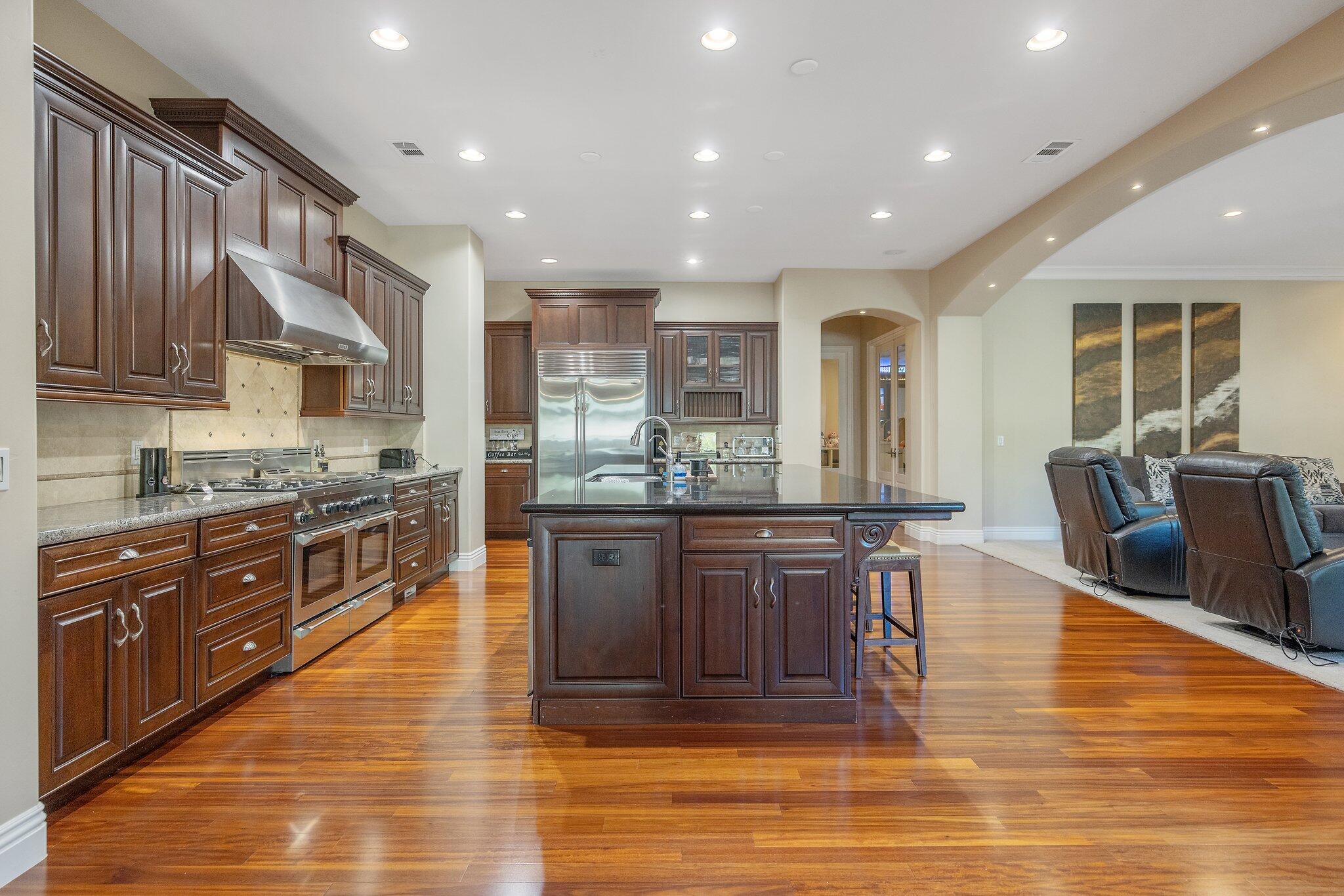 1618 Glen Ellen Ct, Tulare, CA 93274