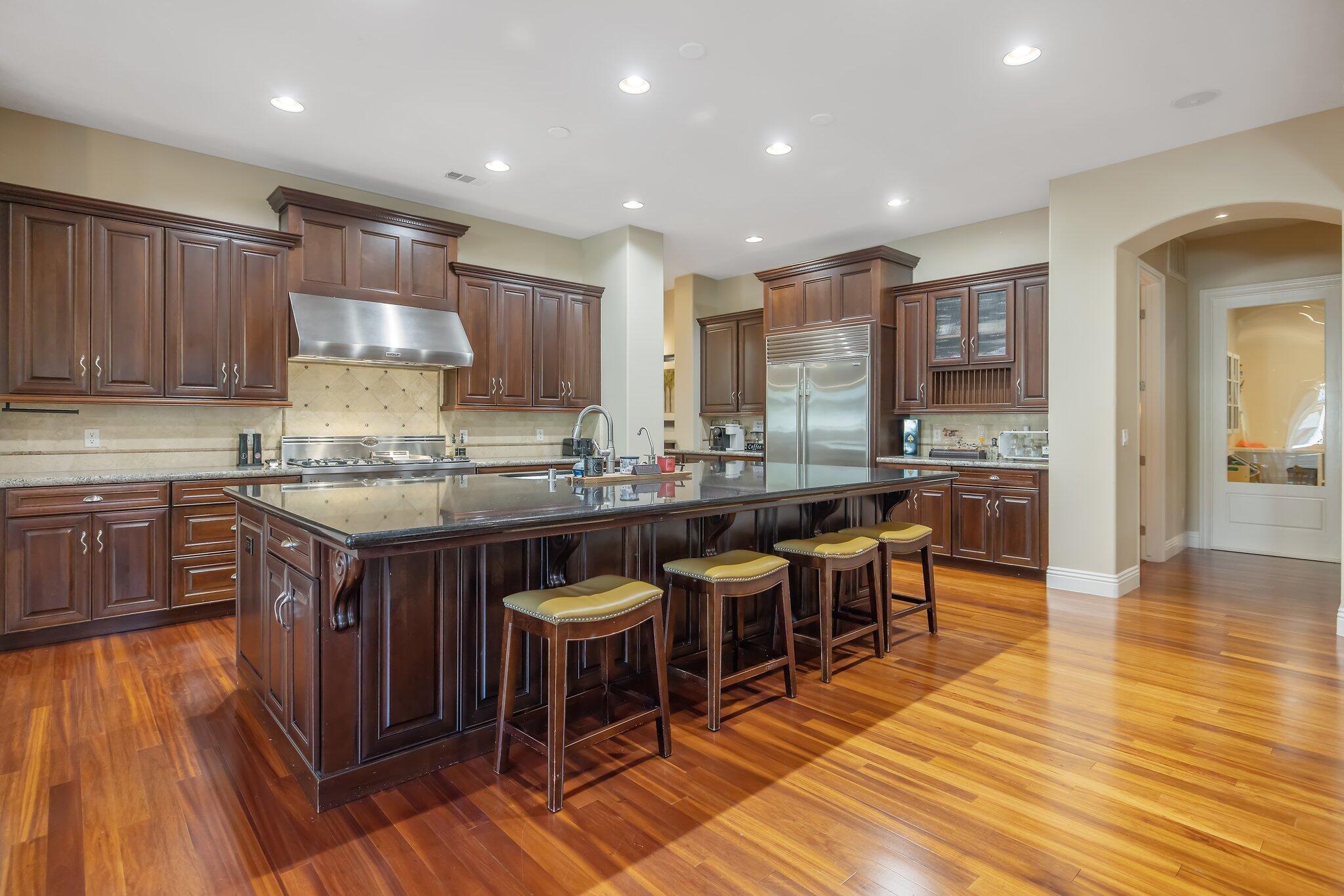 1618 Glen Ellen Ct, Tulare, CA 93274