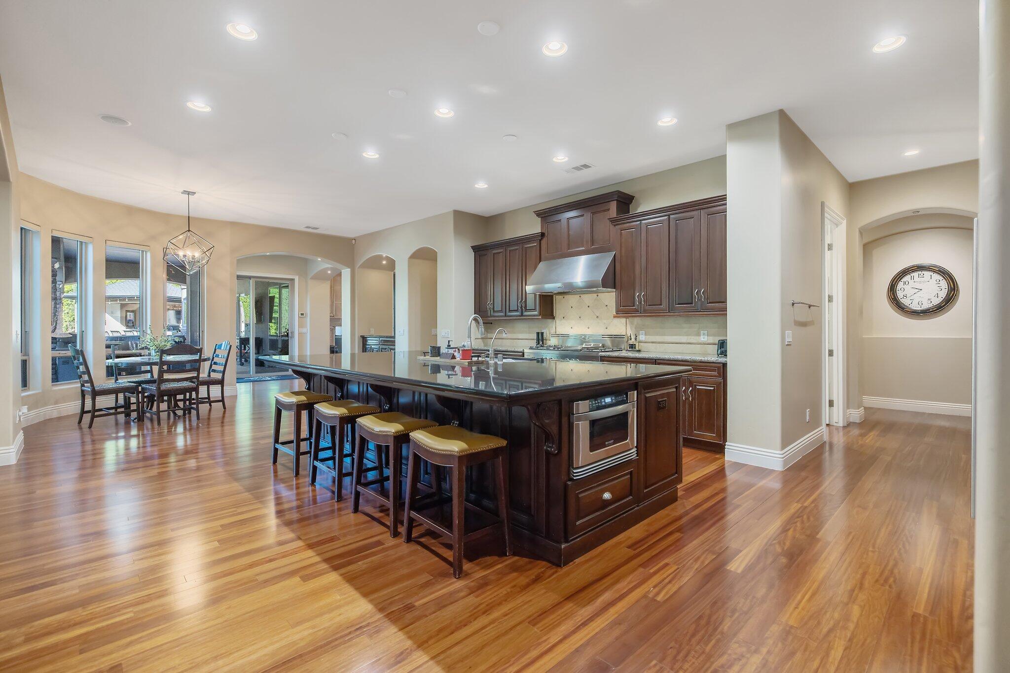 1618 Glen Ellen Ct, Tulare, CA 93274