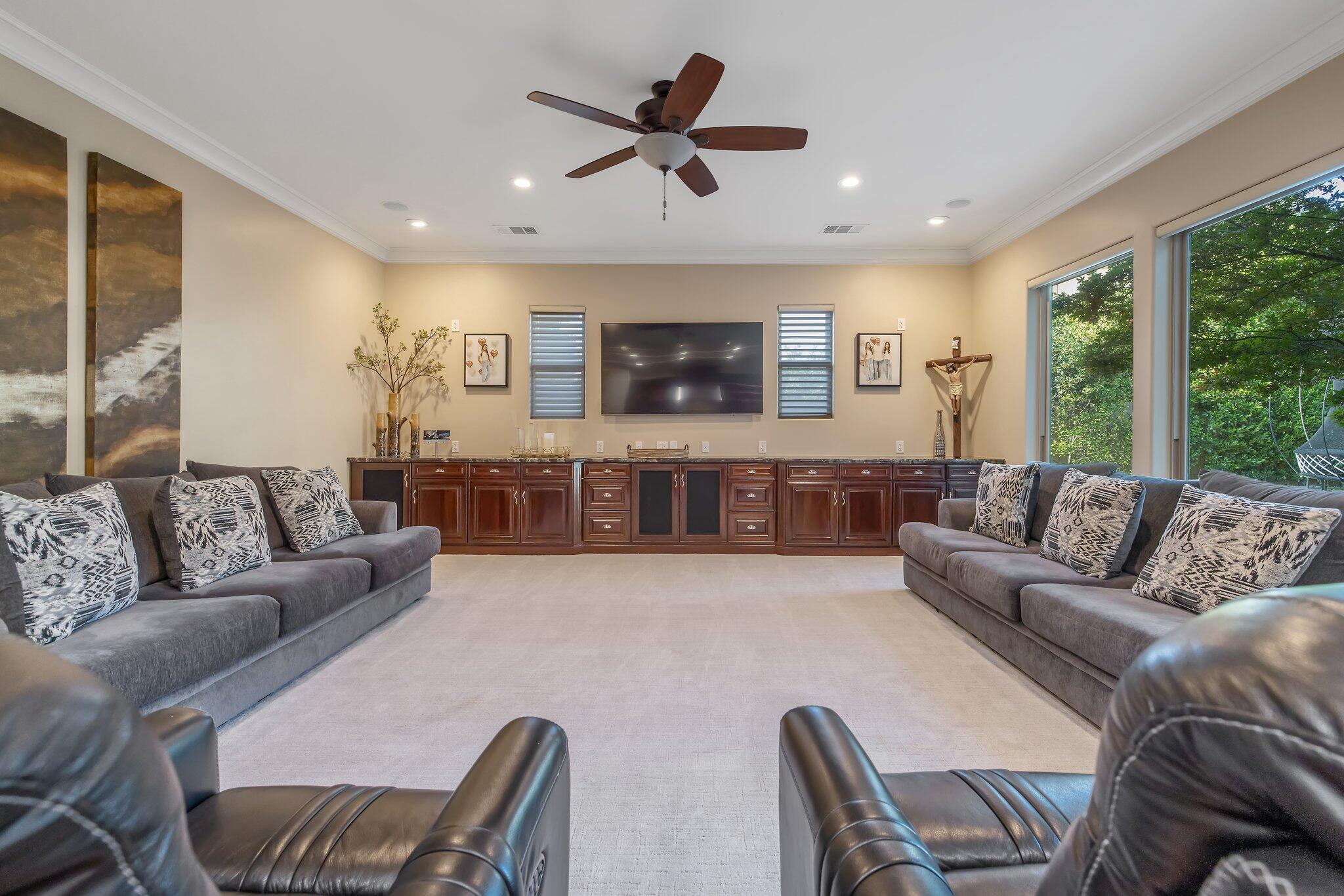 1618 Glen Ellen Ct, Tulare, CA 93274