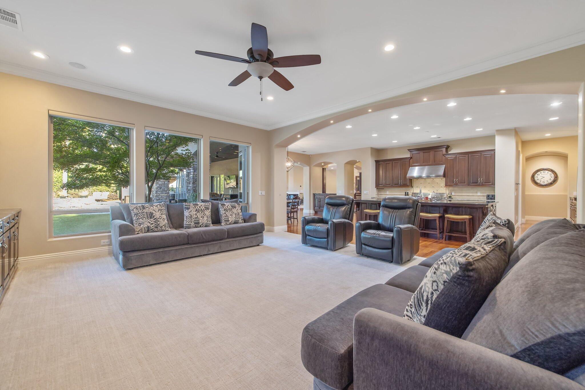 1618 Glen Ellen Ct, Tulare, CA 93274