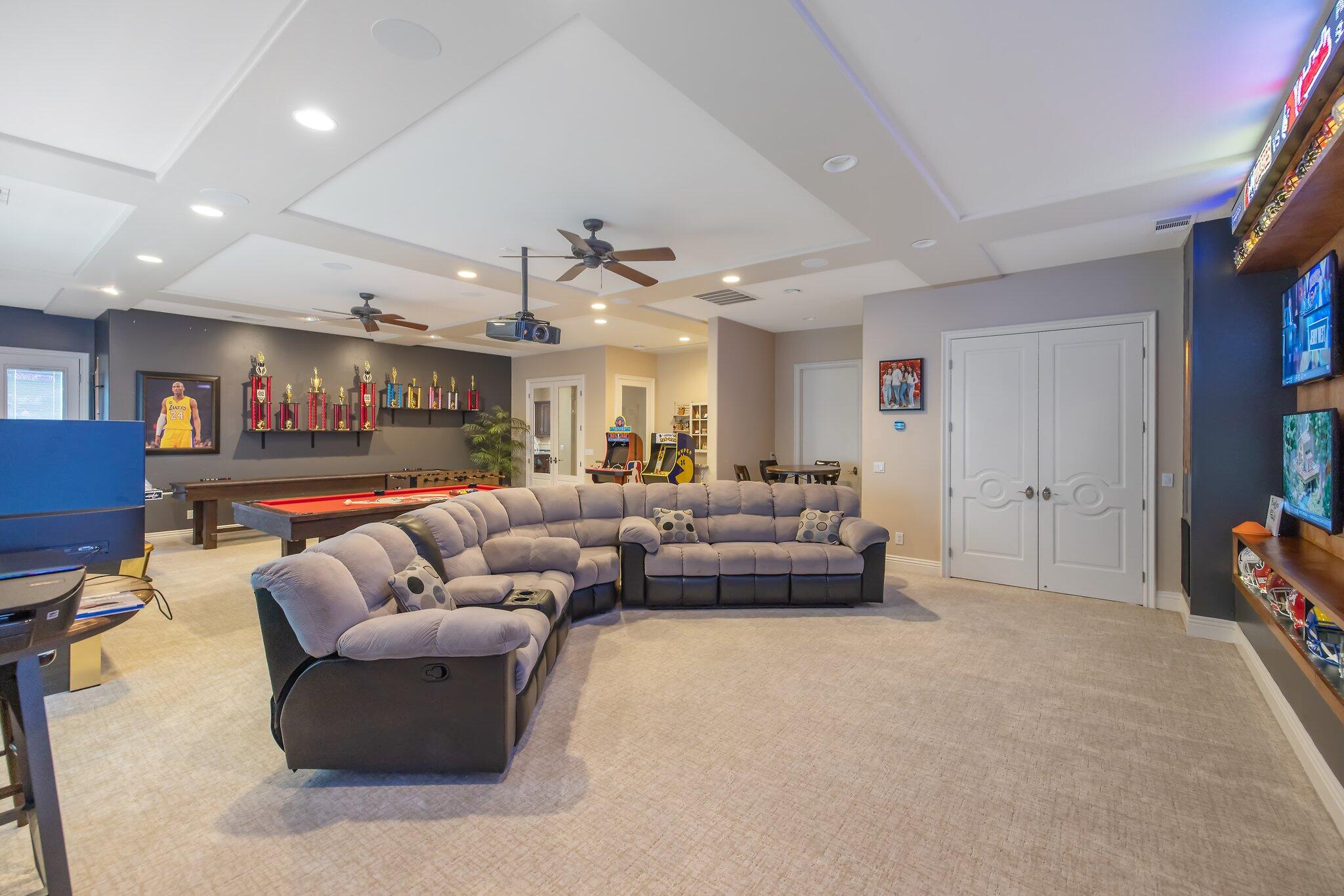 1618 Glen Ellen Ct, Tulare, CA 93274