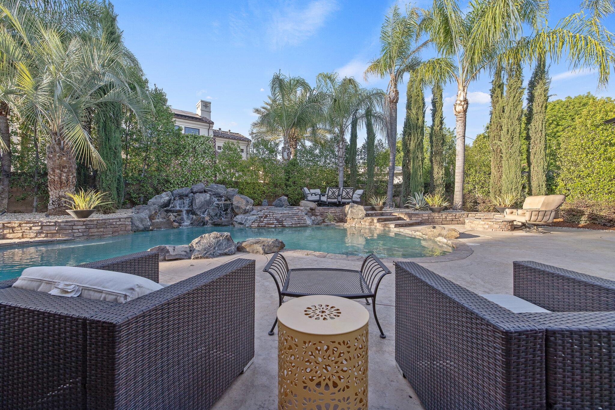 1618 Glen Ellen Ct, Tulare, CA 93274