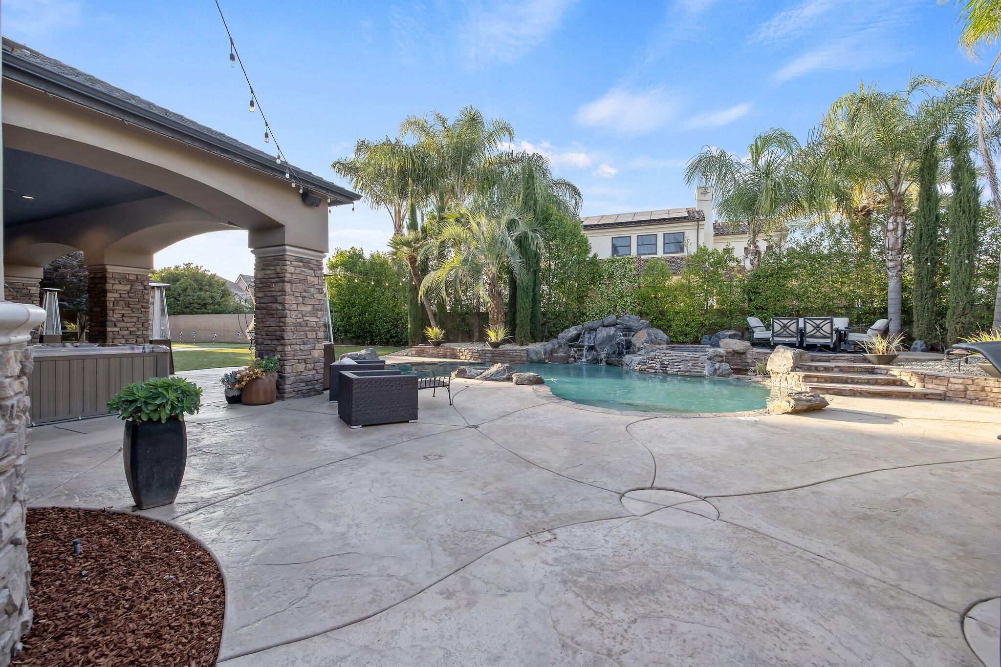 1618 Glen Ellen Ct, Tulare, CA 93274