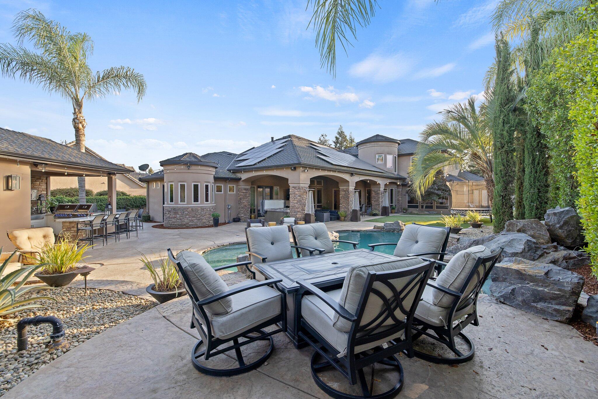 1618 Glen Ellen Ct, Tulare, CA 93274