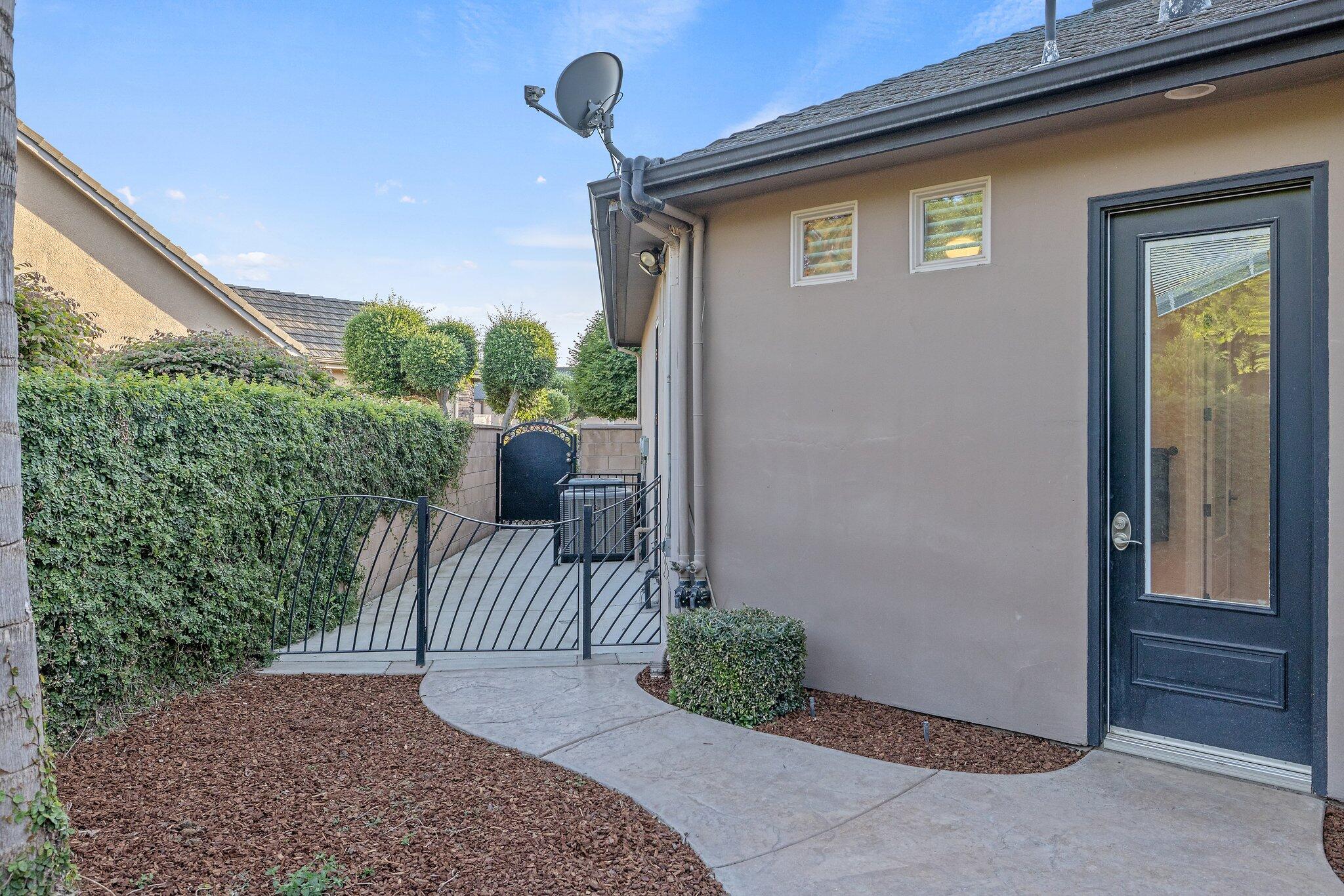 1618 Glen Ellen Ct, Tulare, CA 93274