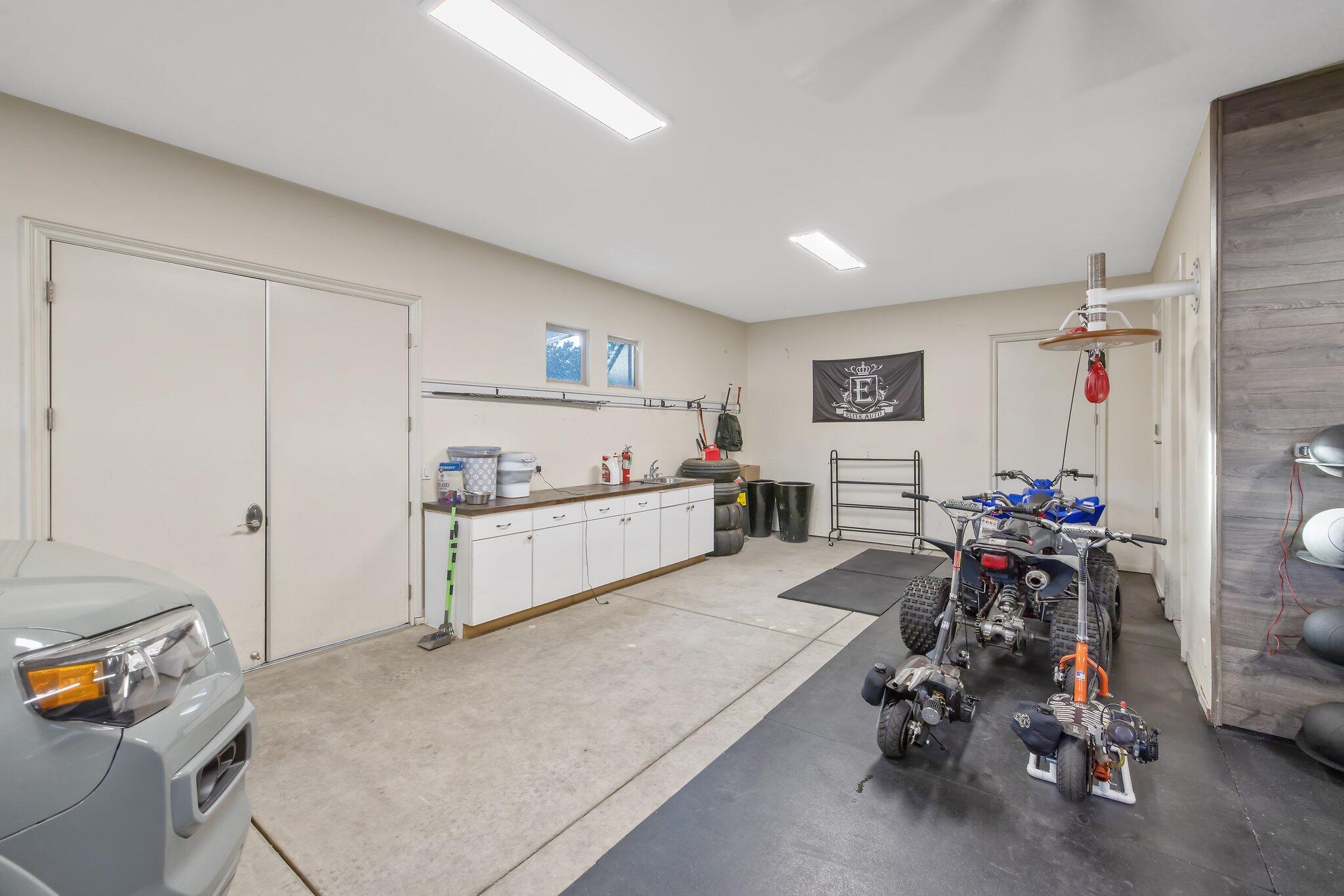 1618 Glen Ellen Ct, Tulare, CA 93274