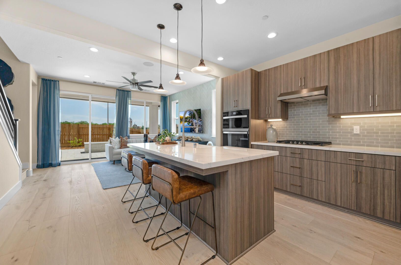 923 Lisbon Ave, Tulare, CA 93274