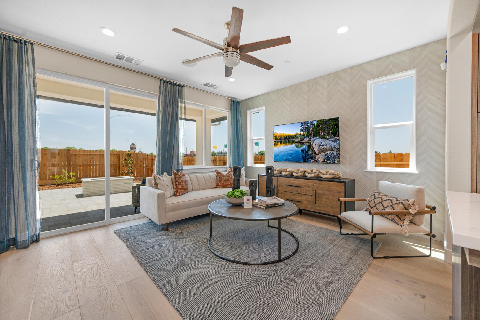 923 Lisbon Ave, Tulare, CA 93274