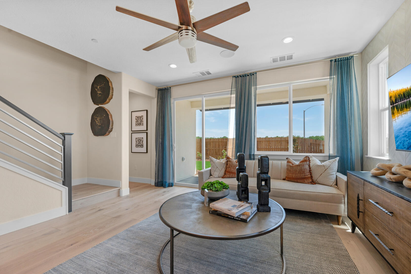 923 Lisbon Ave, Tulare, CA 93274