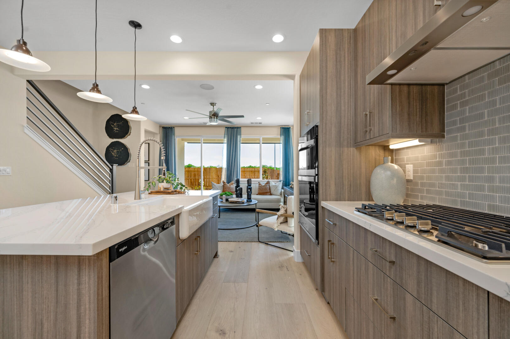 923 Lisbon Ave, Tulare, CA 93274