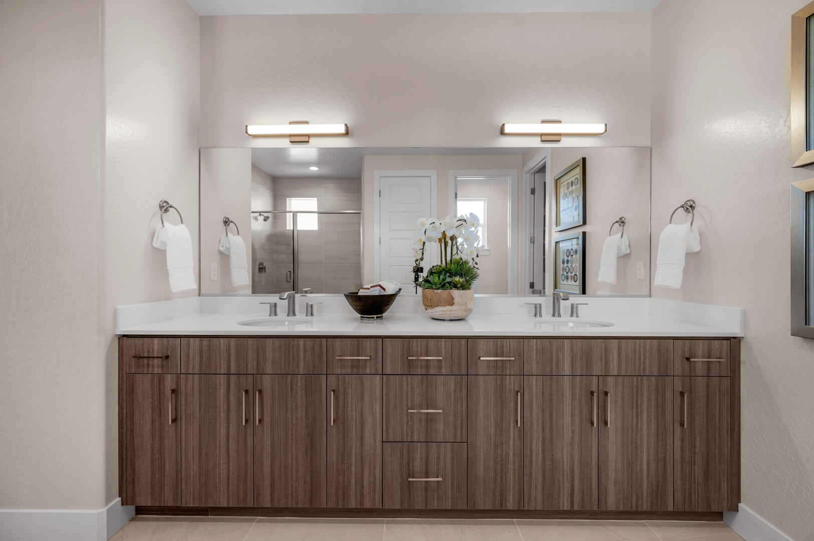 923 Lisbon Ave, Tulare, CA 93274