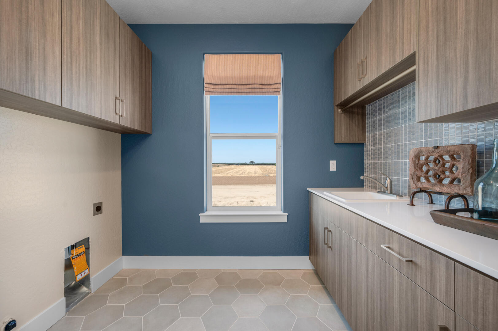 923 Lisbon Ave, Tulare, CA 93274