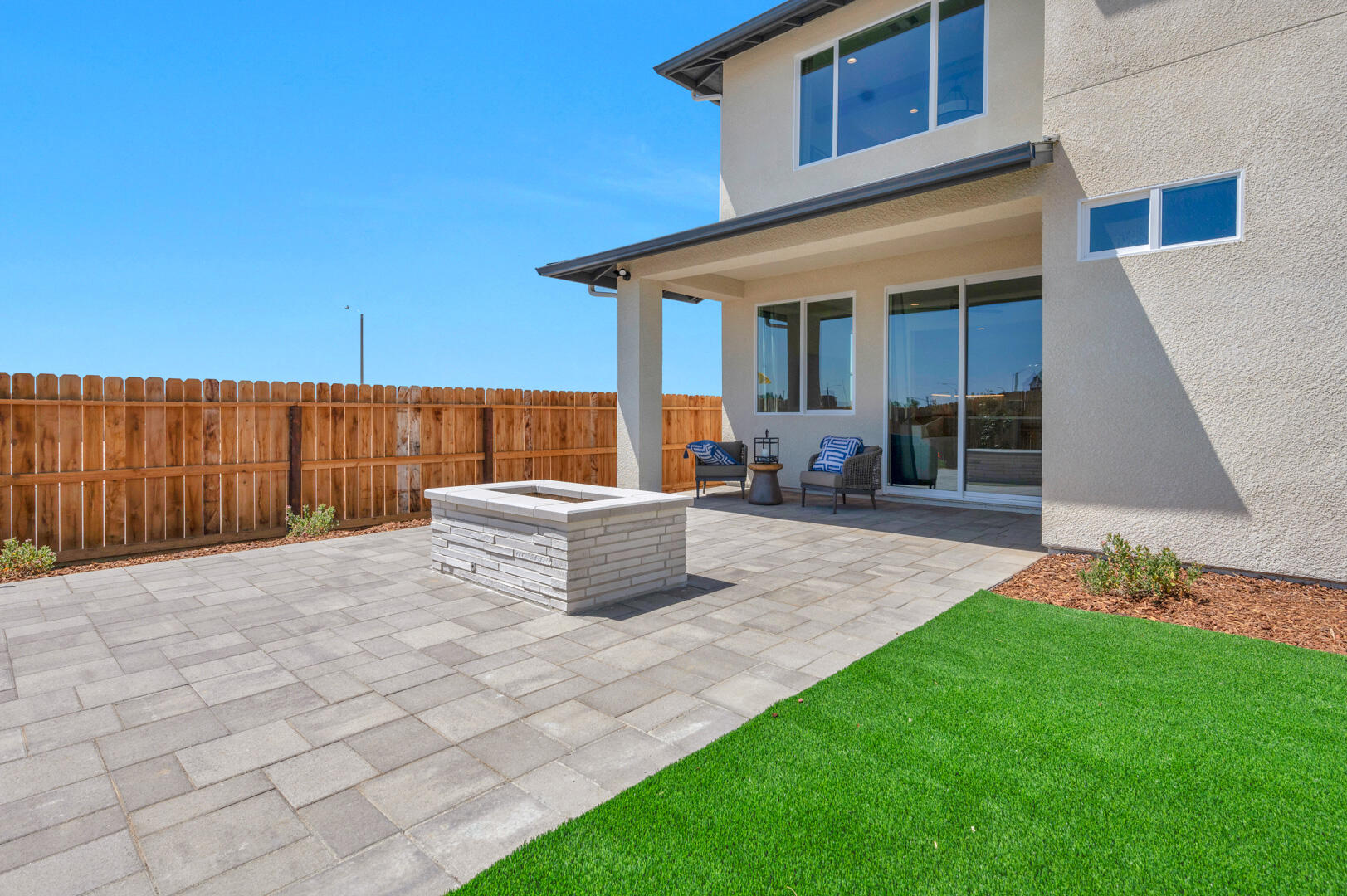 923 Lisbon Ave, Tulare, CA 93274