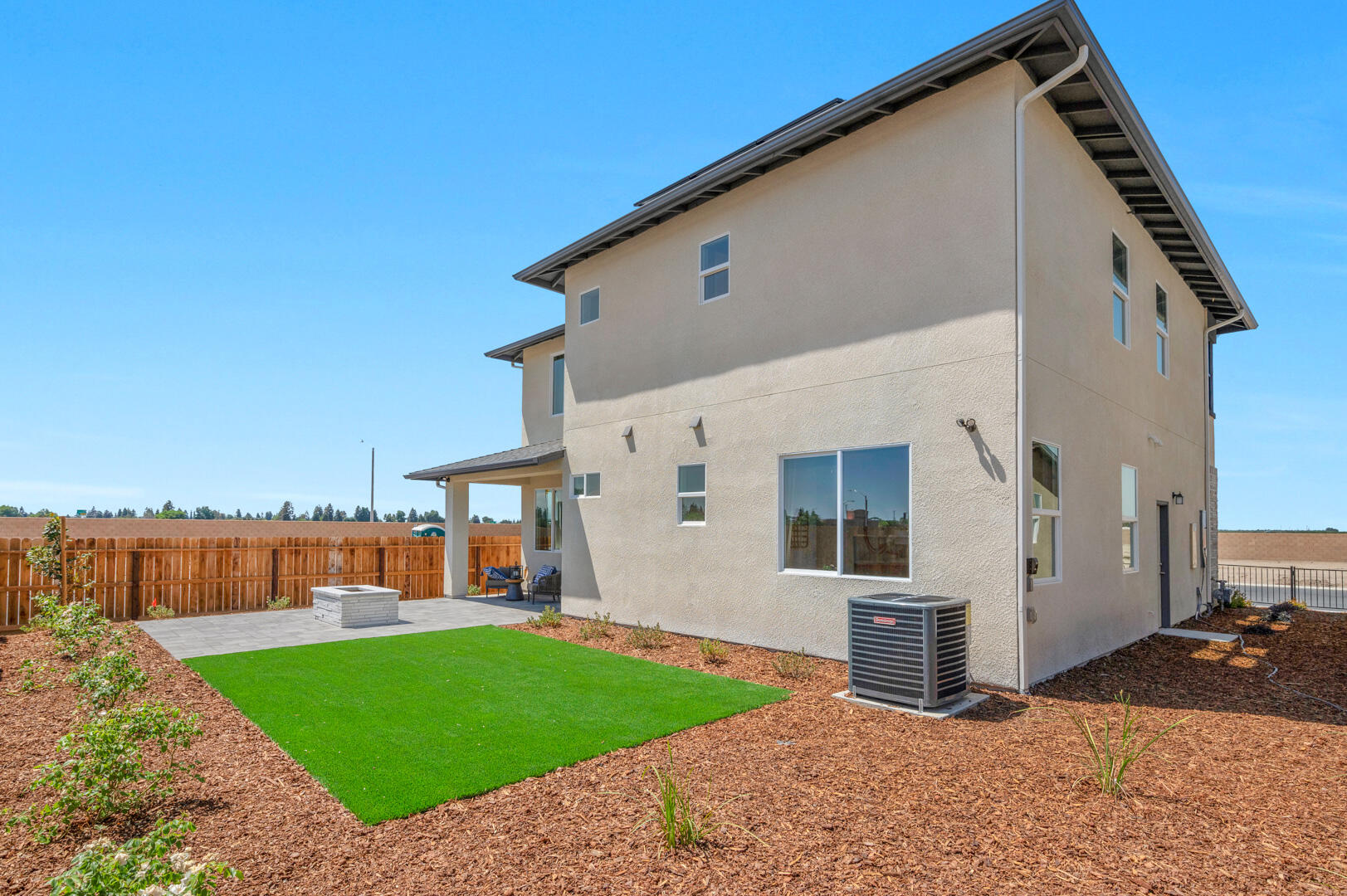 923 Lisbon Ave, Tulare, CA 93274