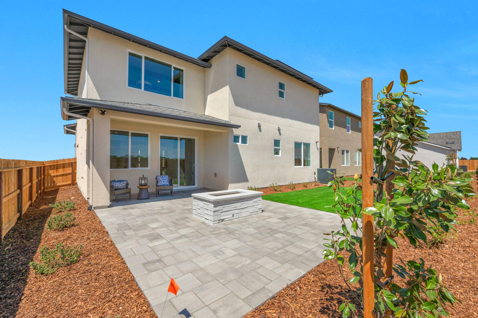 923 Lisbon Ave, Tulare, CA 93274