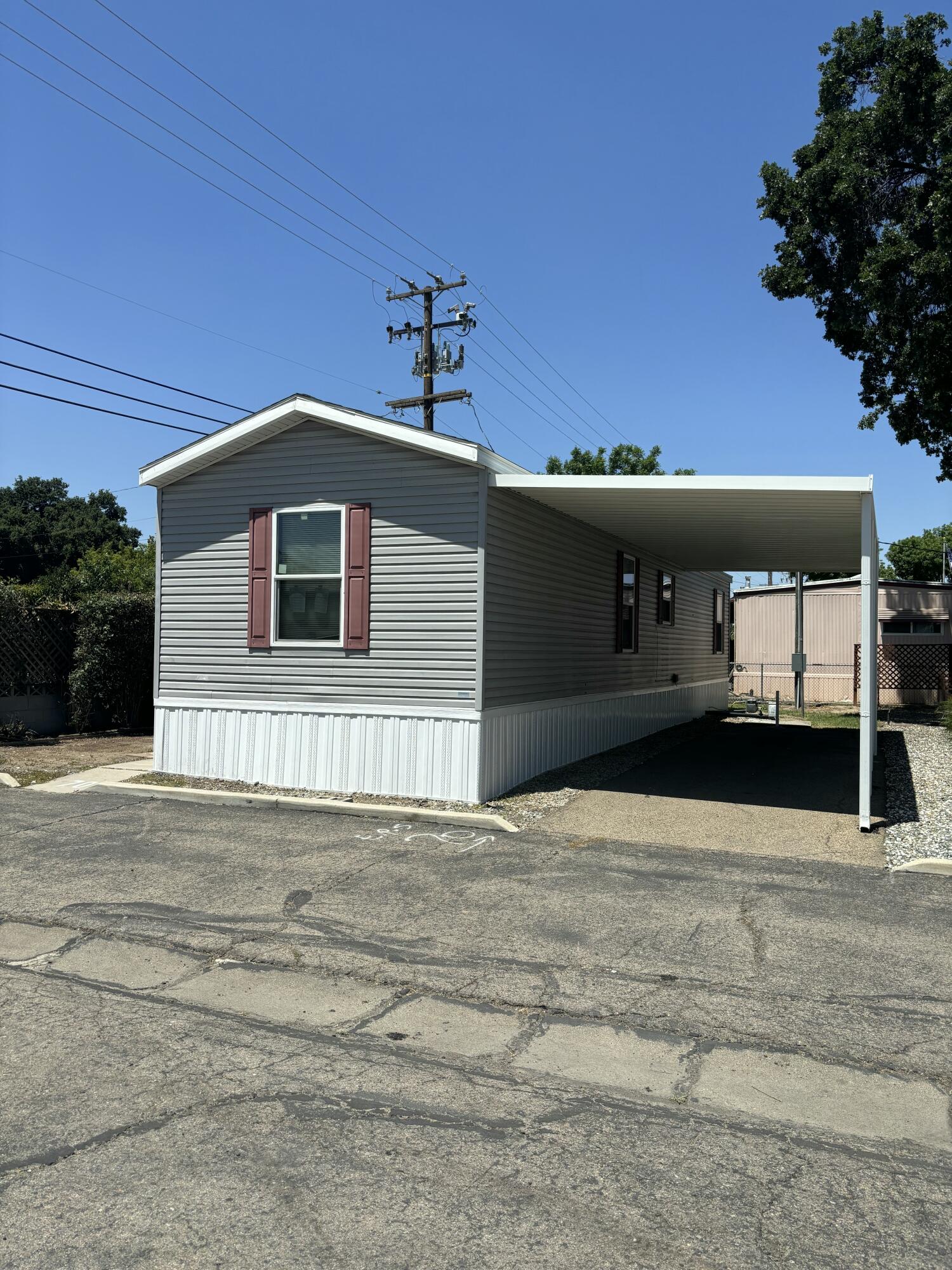 820 S Chinowth Rd #70, Visalia, CA 93277