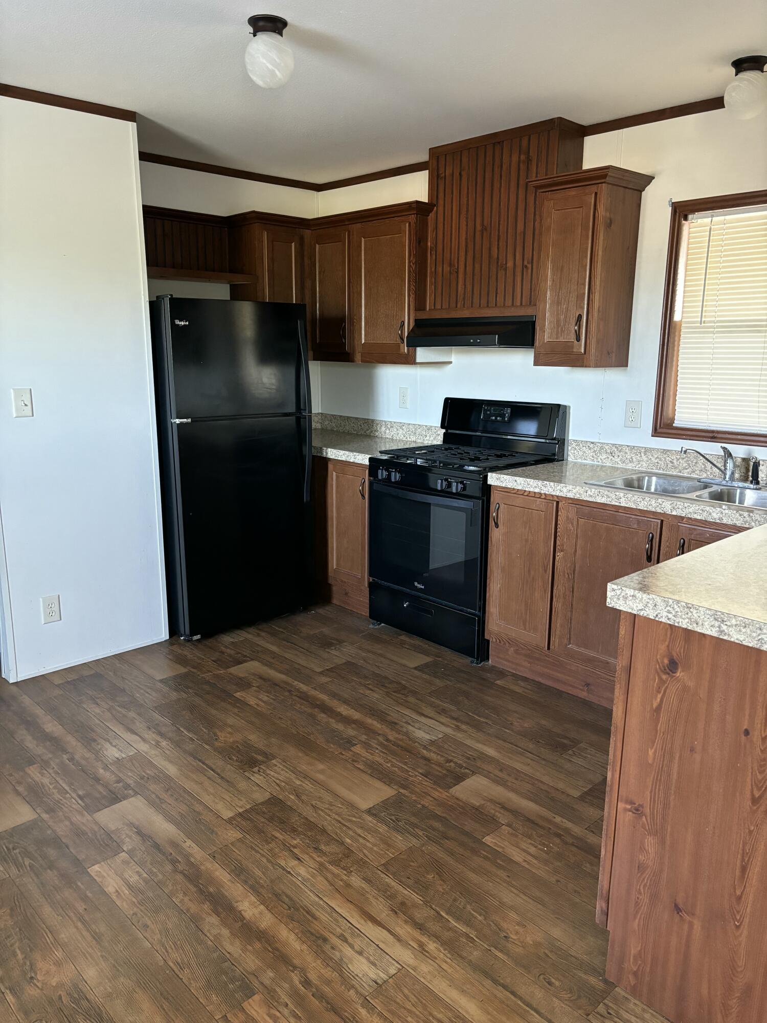 820 S Chinowth Rd #70, Visalia, CA 93277