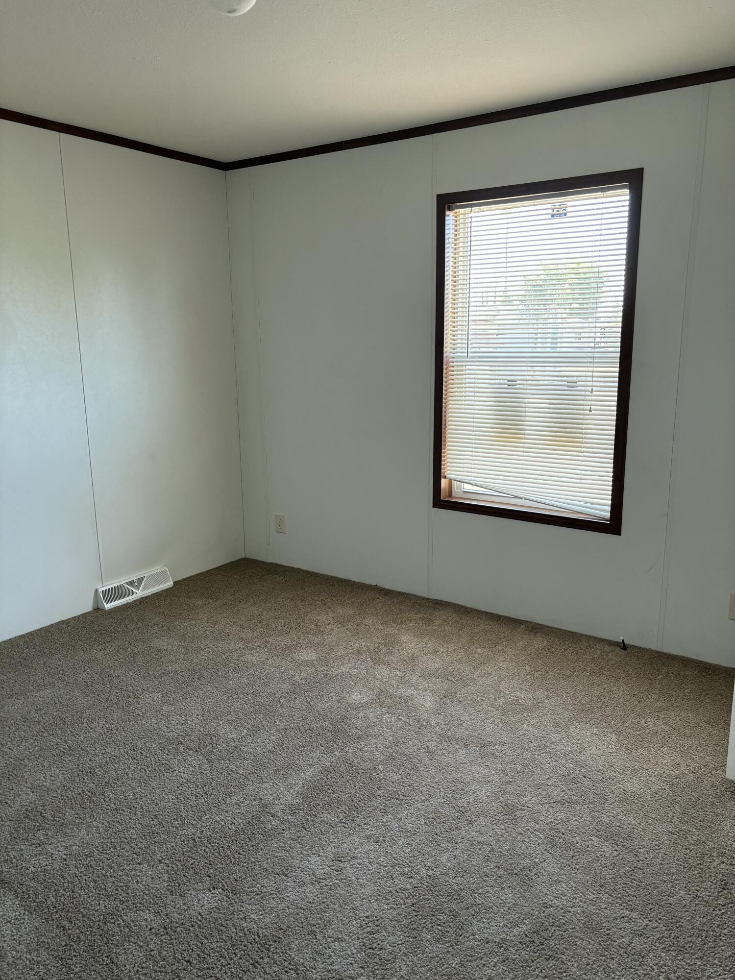 820 S Chinowth Rd #70, Visalia, CA 93277