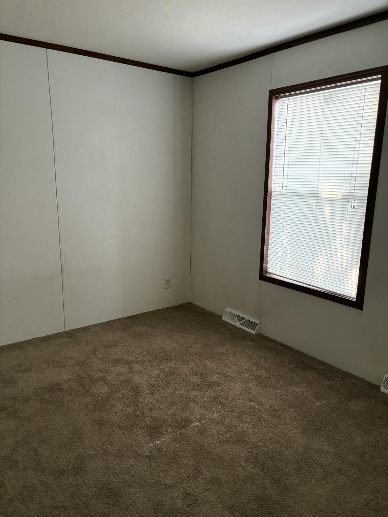 820 S Chinowth Rd #70, Visalia, CA 93277