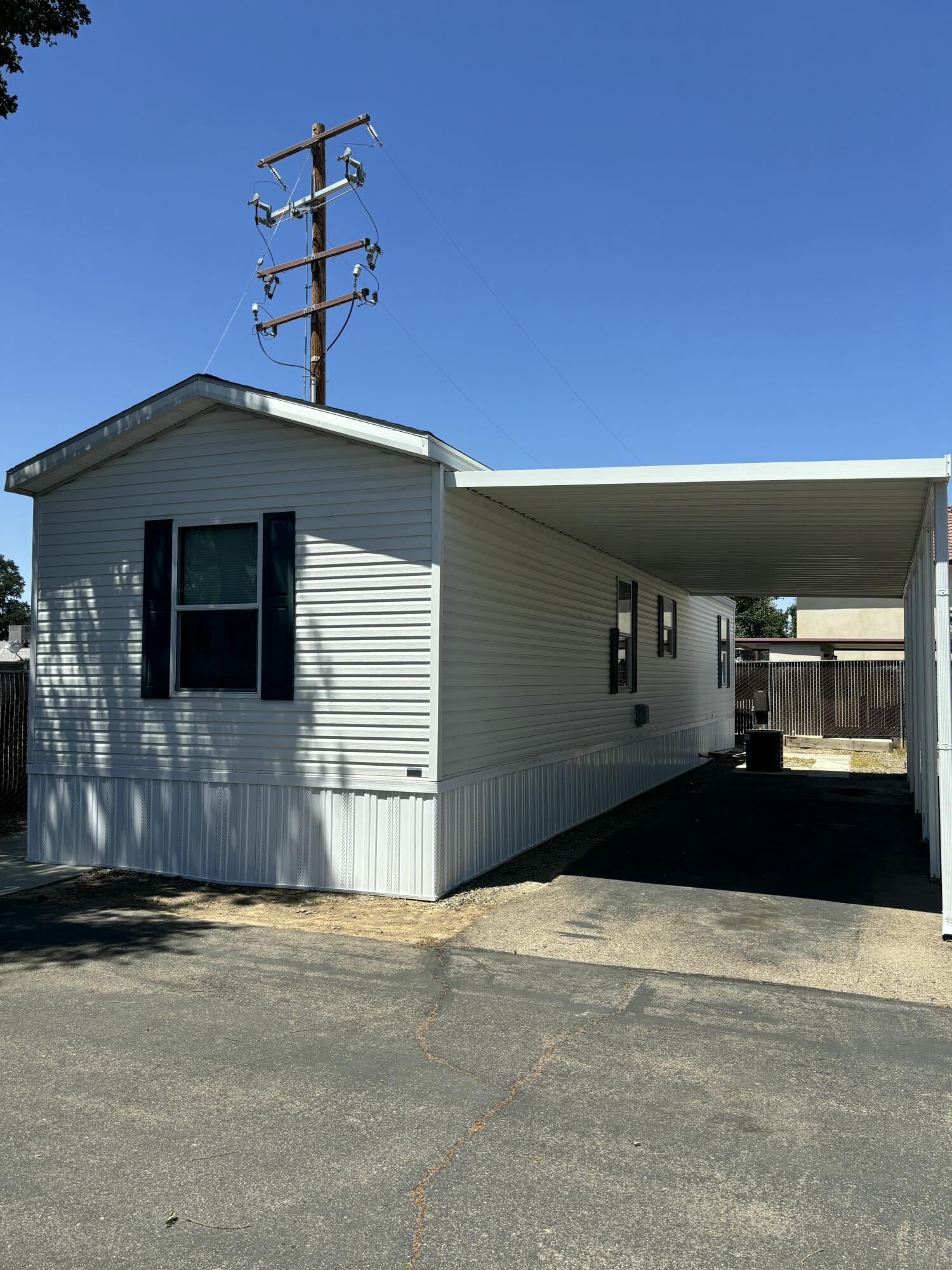 820 S Chinowth Rd #102, Visalia, CA 93277