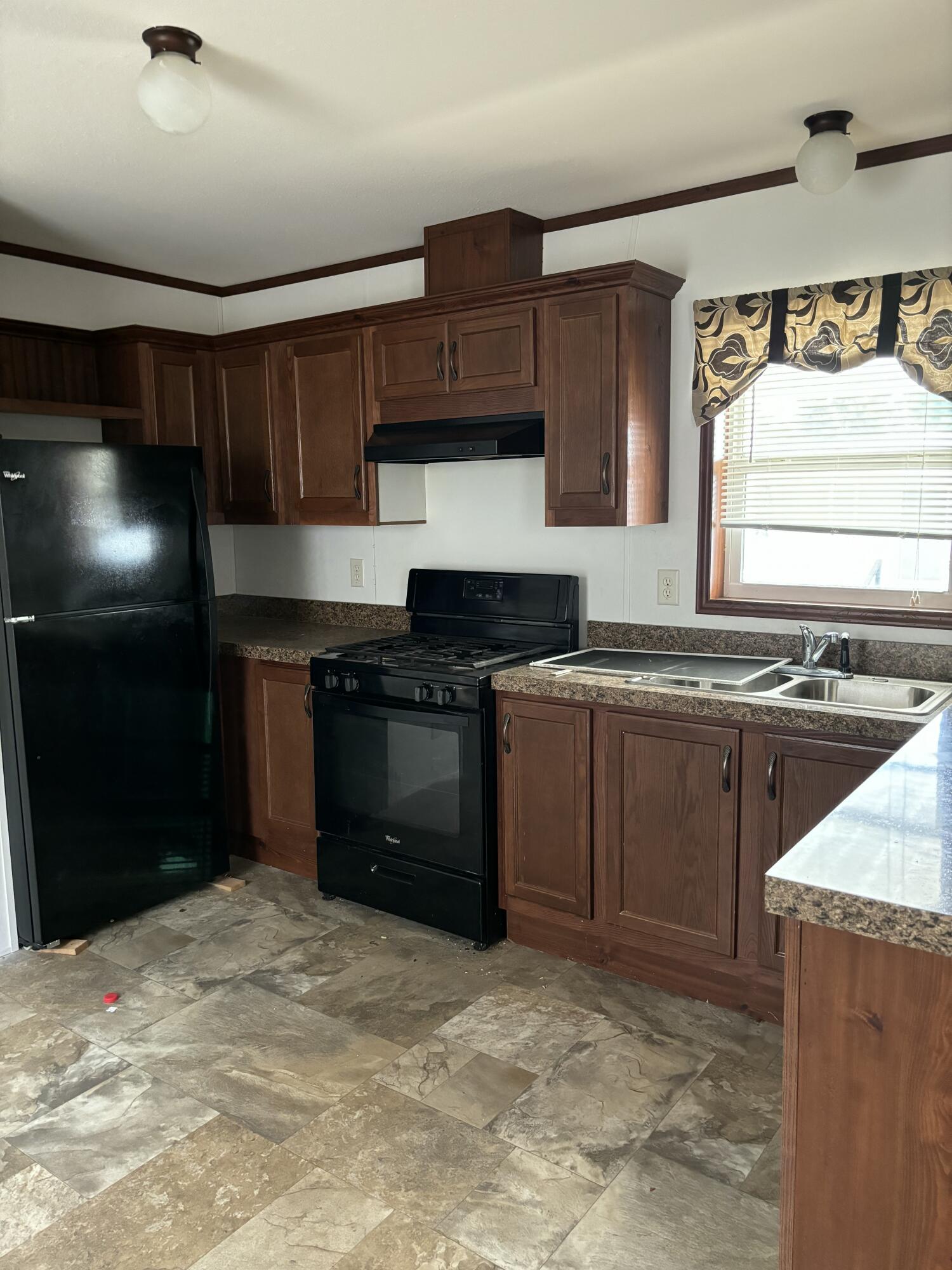 820 S Chinowth Rd #102, Visalia, CA 93277