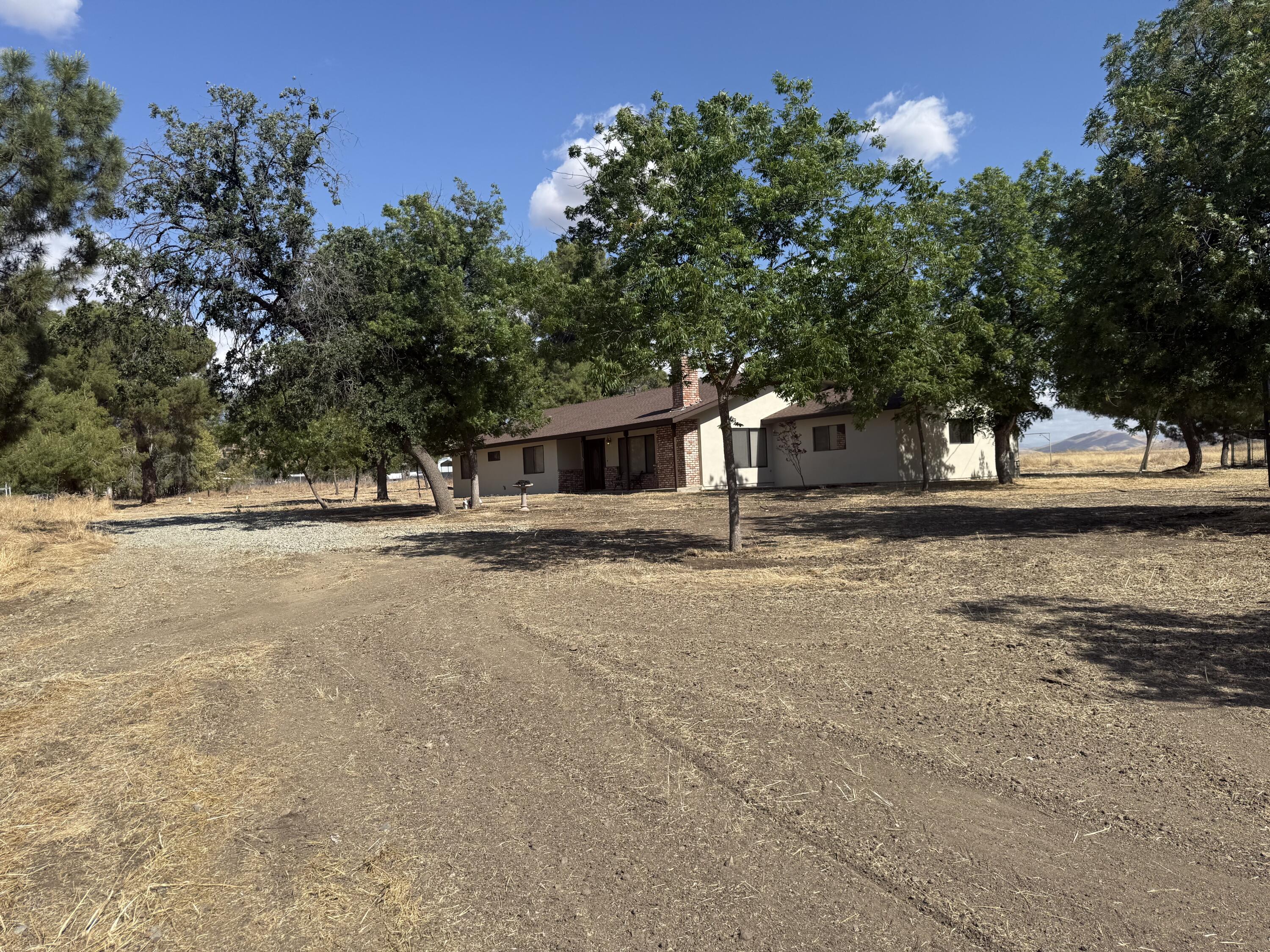 27057 Ave 196, Strathmore, CA 93267