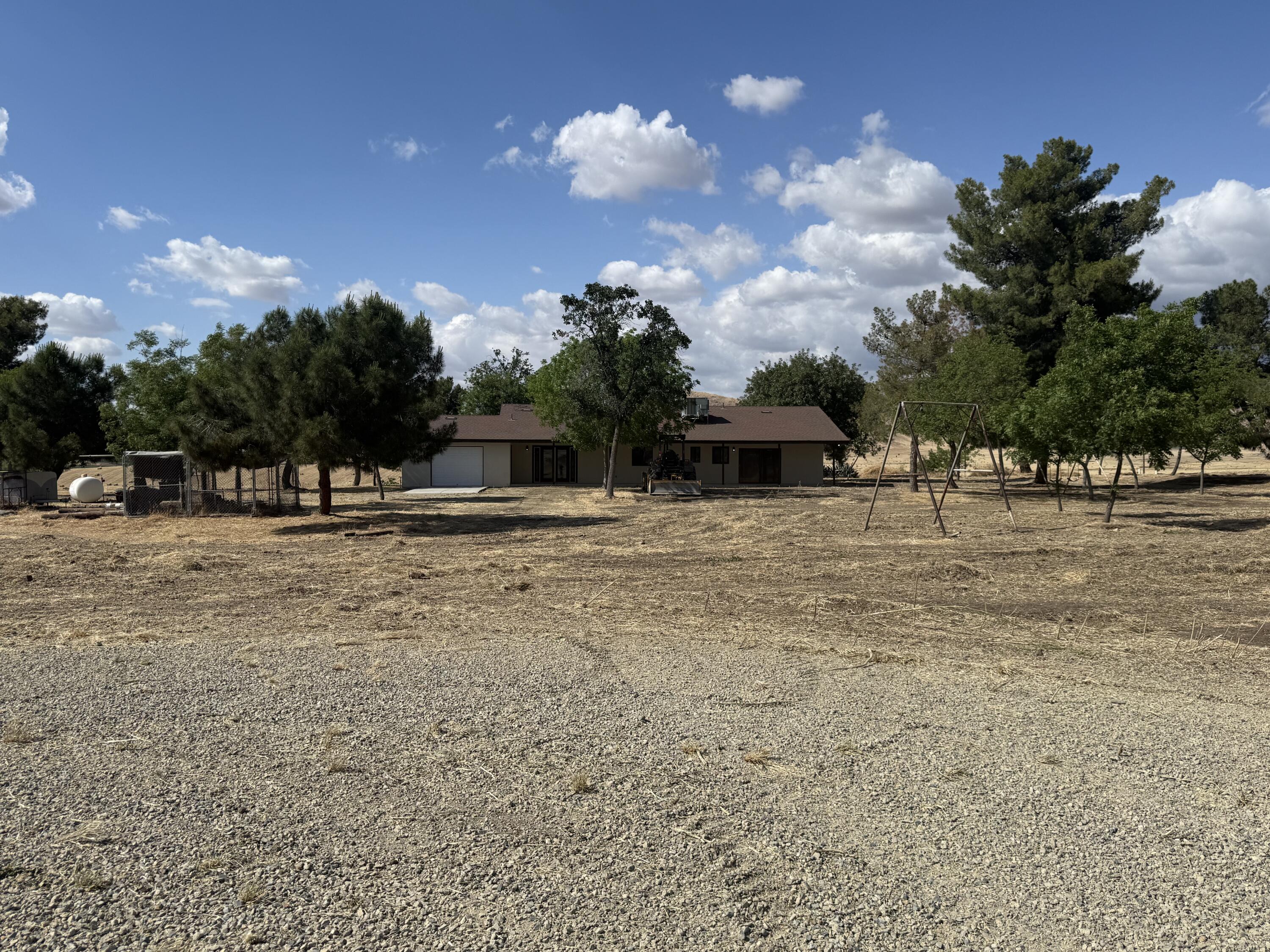 27057 Ave 196, Strathmore, CA 93267