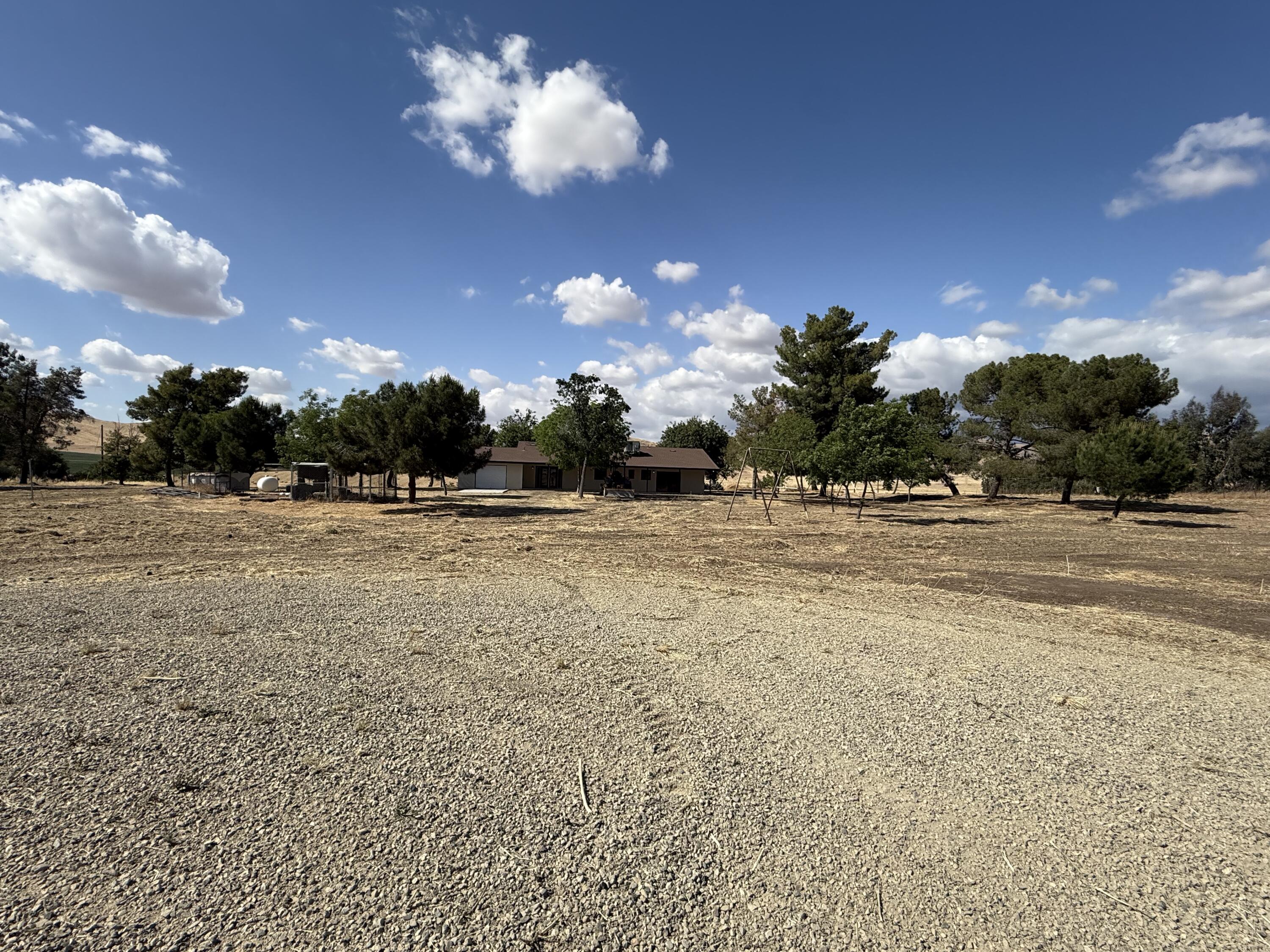 27057 Ave 196, Strathmore, CA 93267