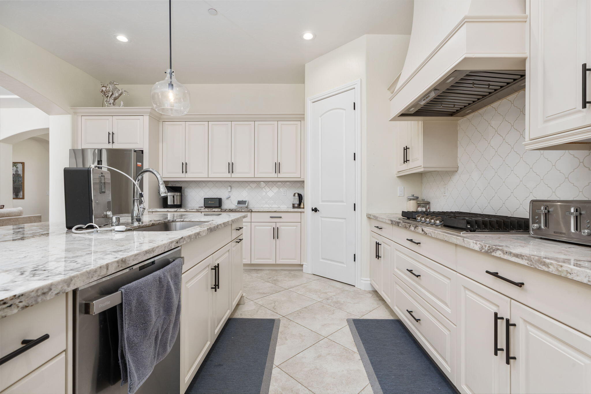 3108 E Beech Ct, Visalia, CA 93292