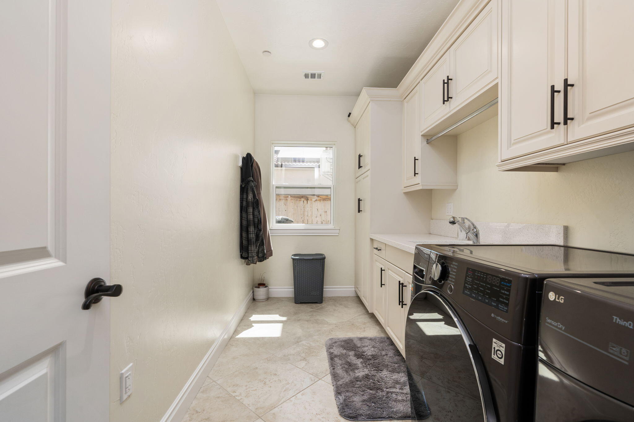 3108 E Beech Ct, Visalia, CA 93292