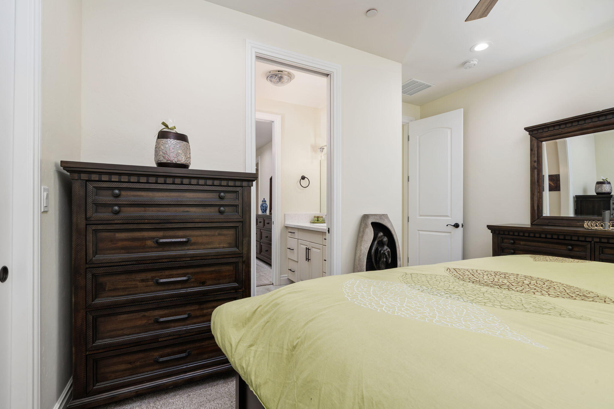 3108 E Beech Ct, Visalia, CA 93292