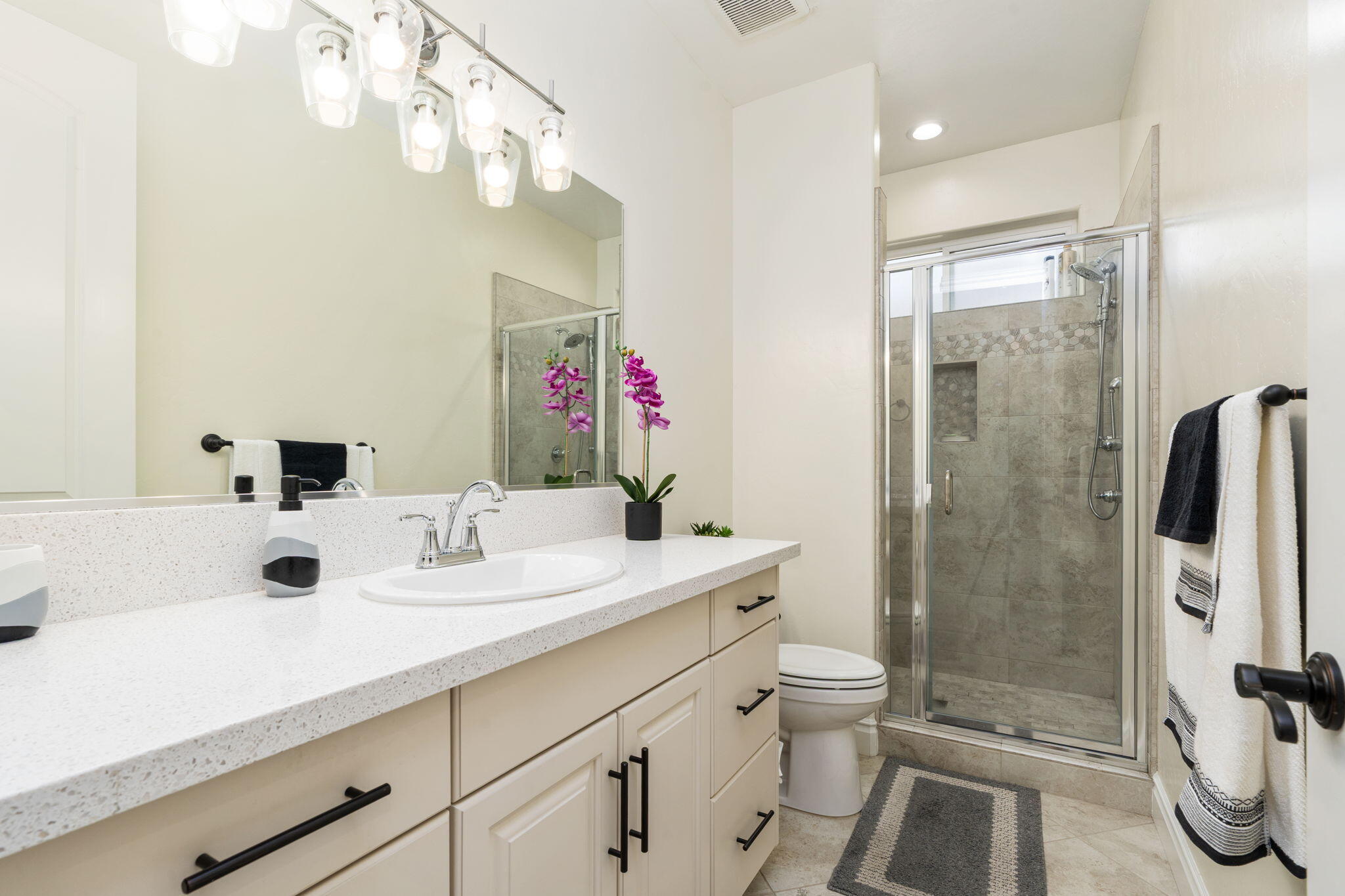 3108 E Beech Ct, Visalia, CA 93292