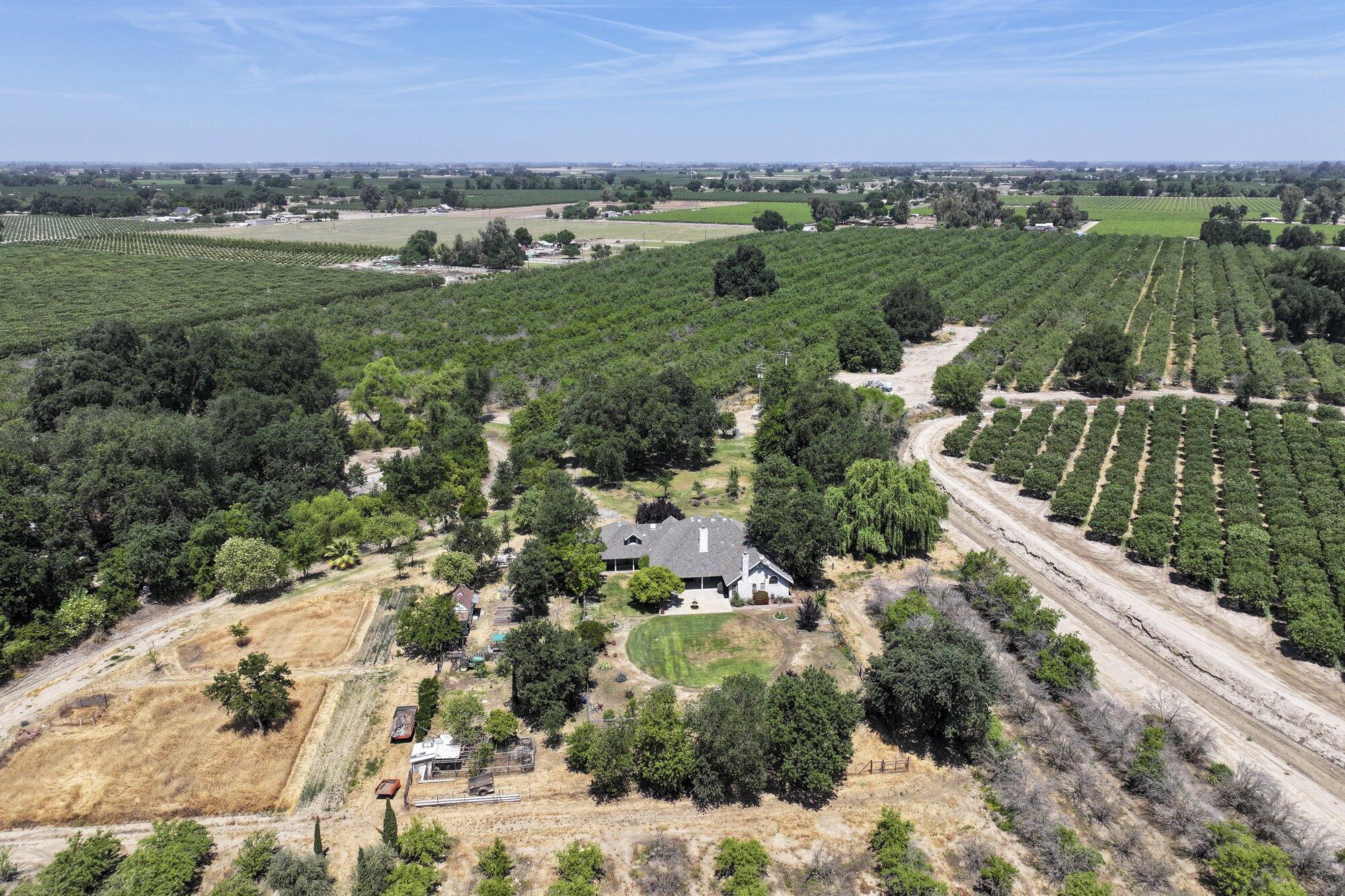 9415 21st Ave, Lemoore, CA 93245