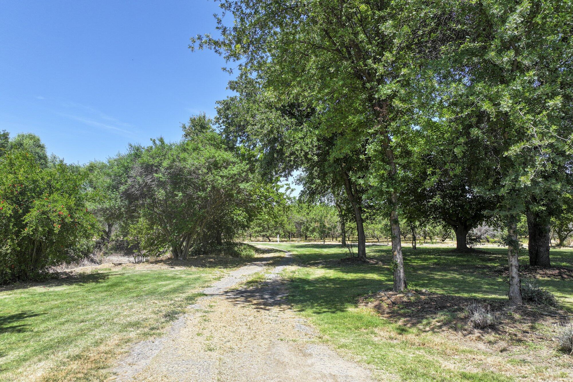 9415 21st Ave, Lemoore, CA 93245