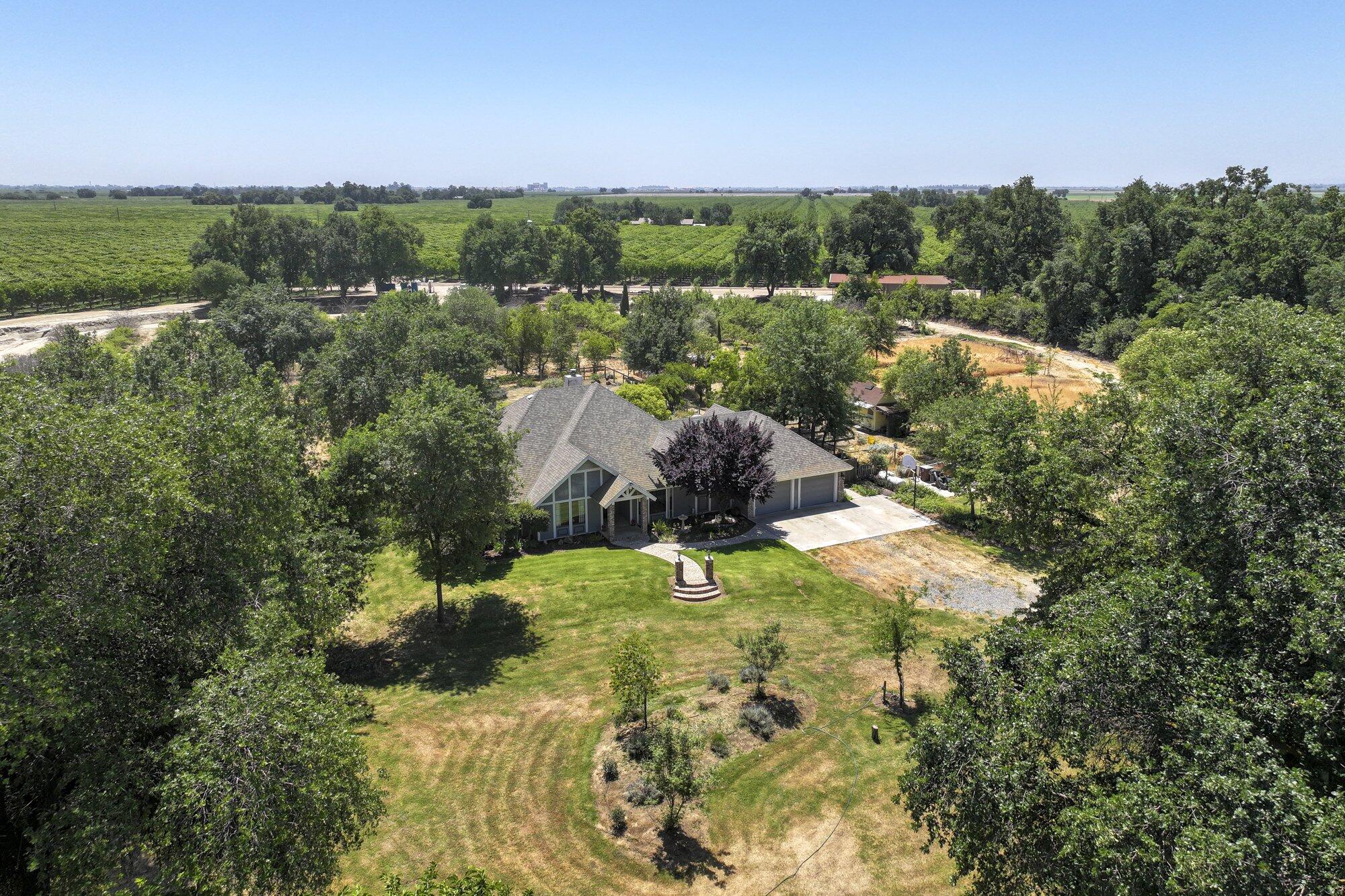 9415 21st Ave, Lemoore, CA 93245