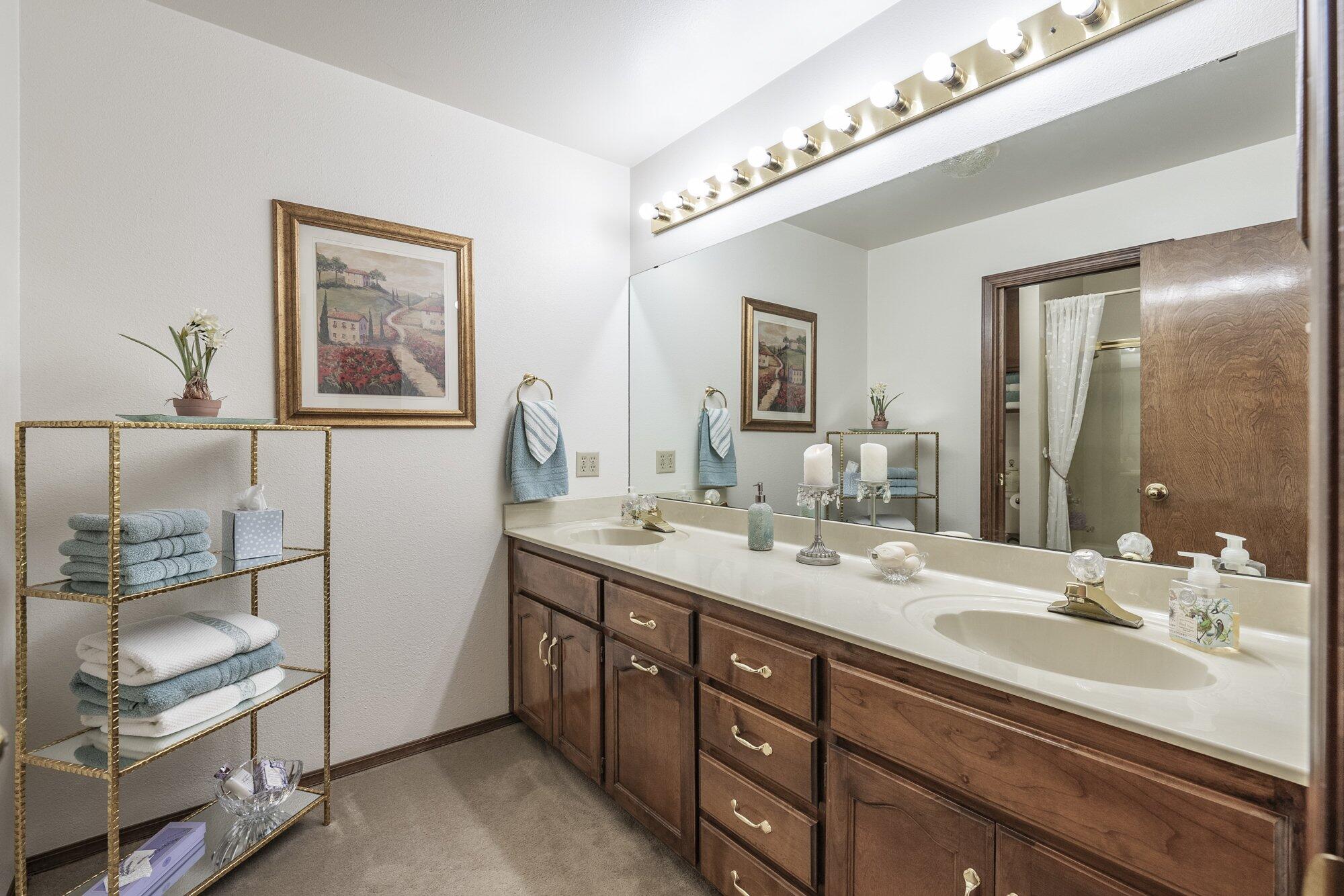 9415 21st Ave, Lemoore, CA 93245