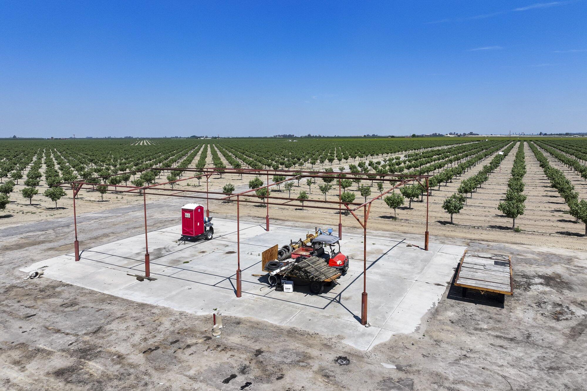 16495 S Minnewawa Ave, Selma, CA 93662