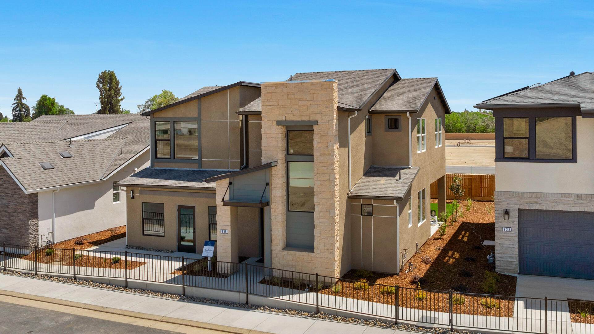 939 Lisbon Ave, Tulare, CA 93274