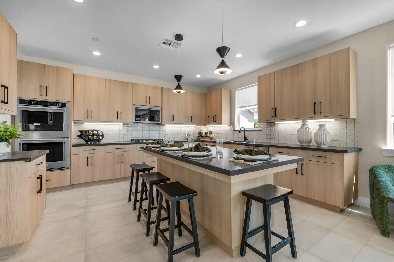 939 Lisbon Ave, Tulare, CA 93274