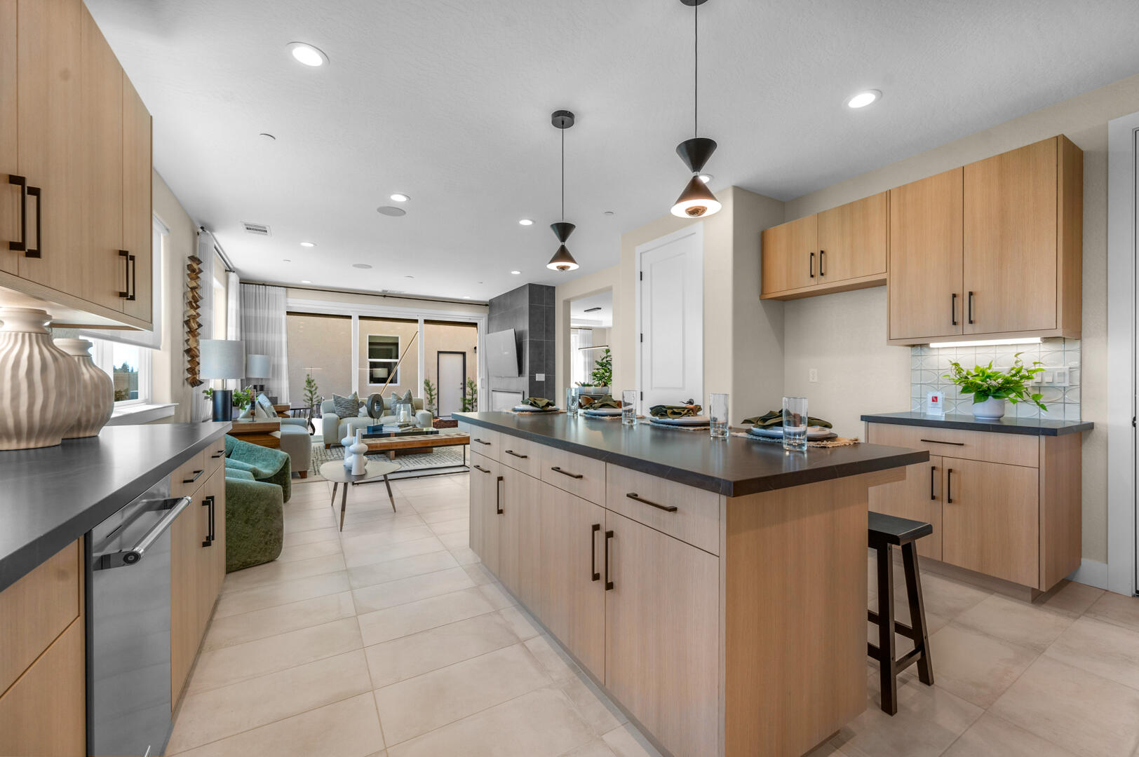 939 Lisbon Ave, Tulare, CA 93274