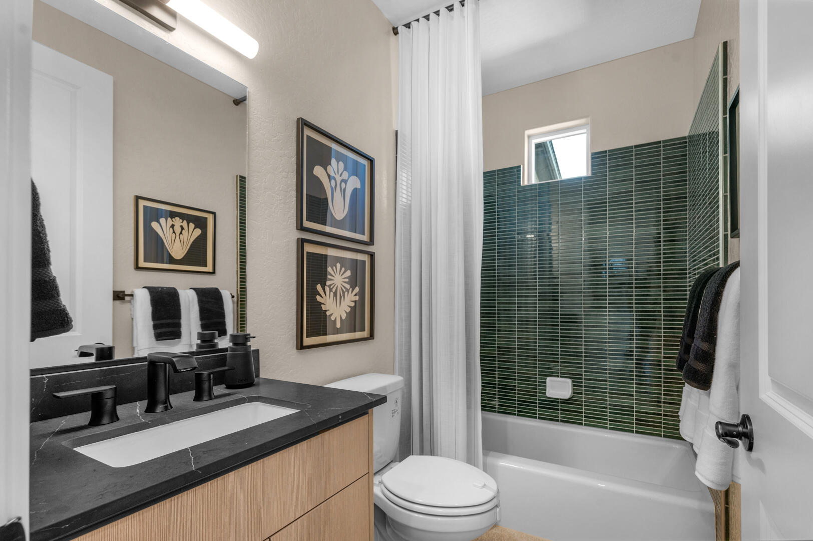 939 Lisbon Ave, Tulare, CA 93274