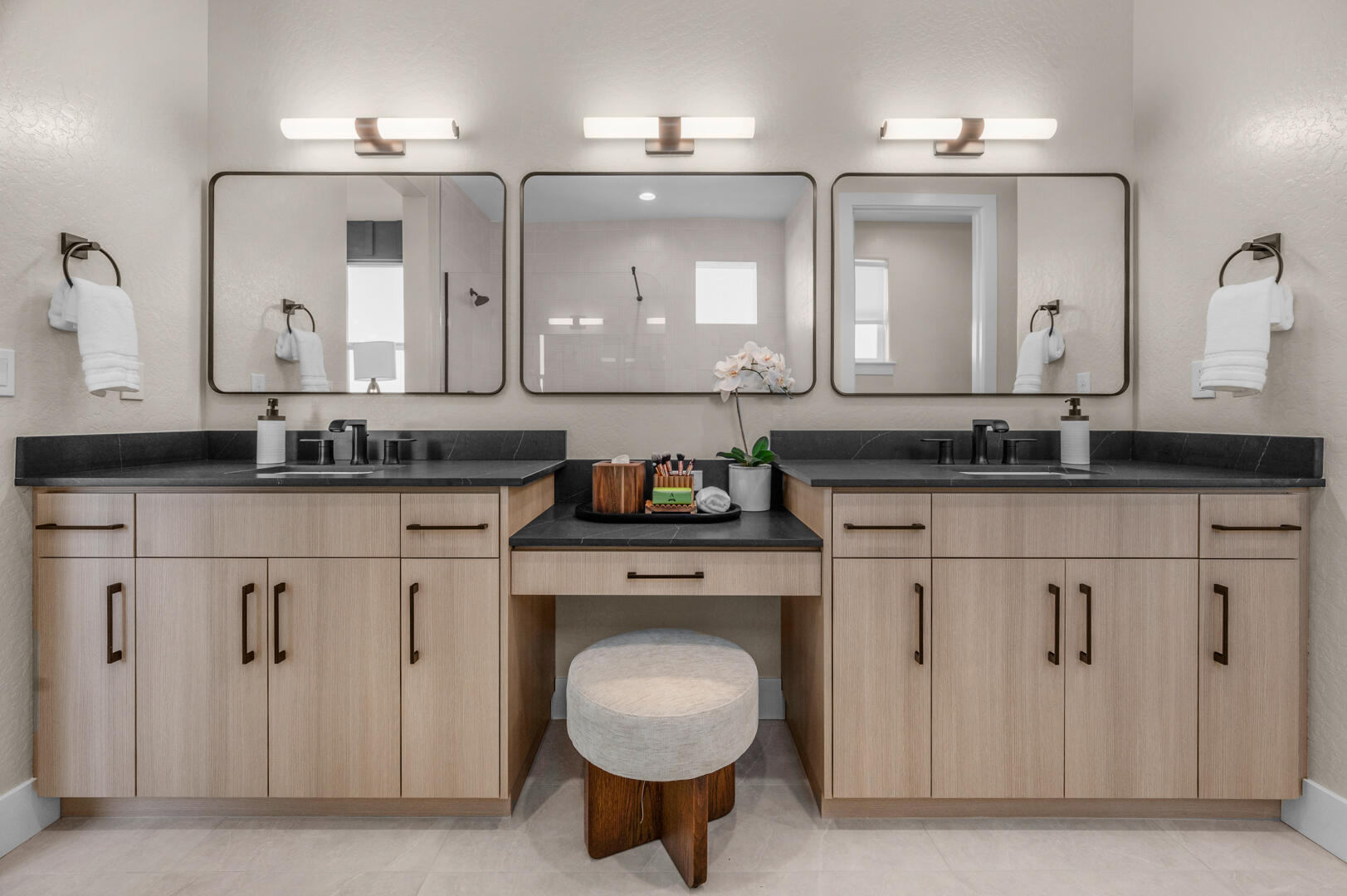 939 Lisbon Ave, Tulare, CA 93274