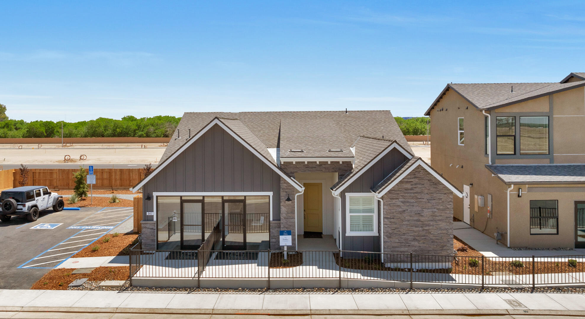 947 Lisbon Ave, Tulare, CA 93274