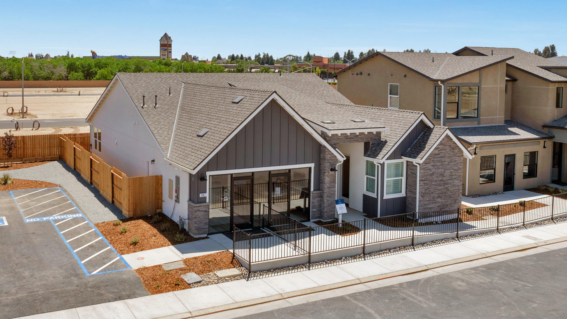 947 Lisbon Ave, Tulare, CA 93274