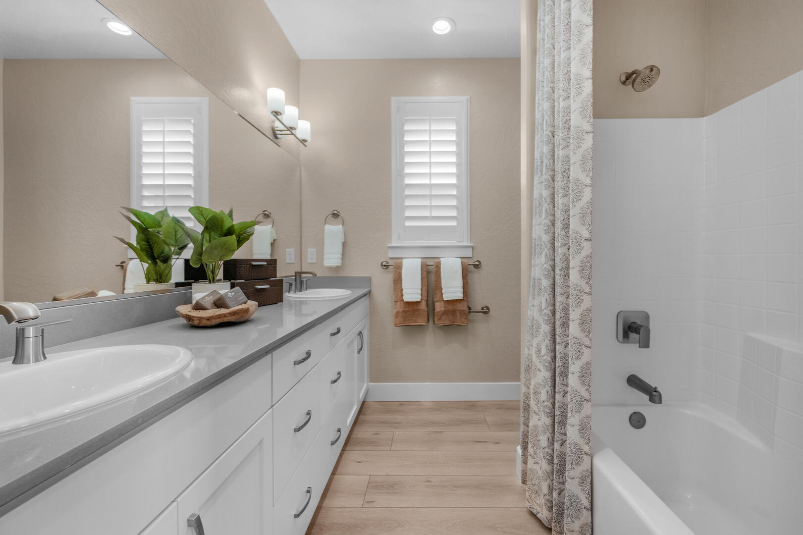 947 Lisbon Ave, Tulare, CA 93274