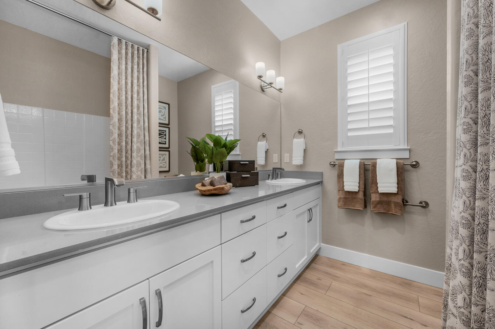 947 Lisbon Ave, Tulare, CA 93274