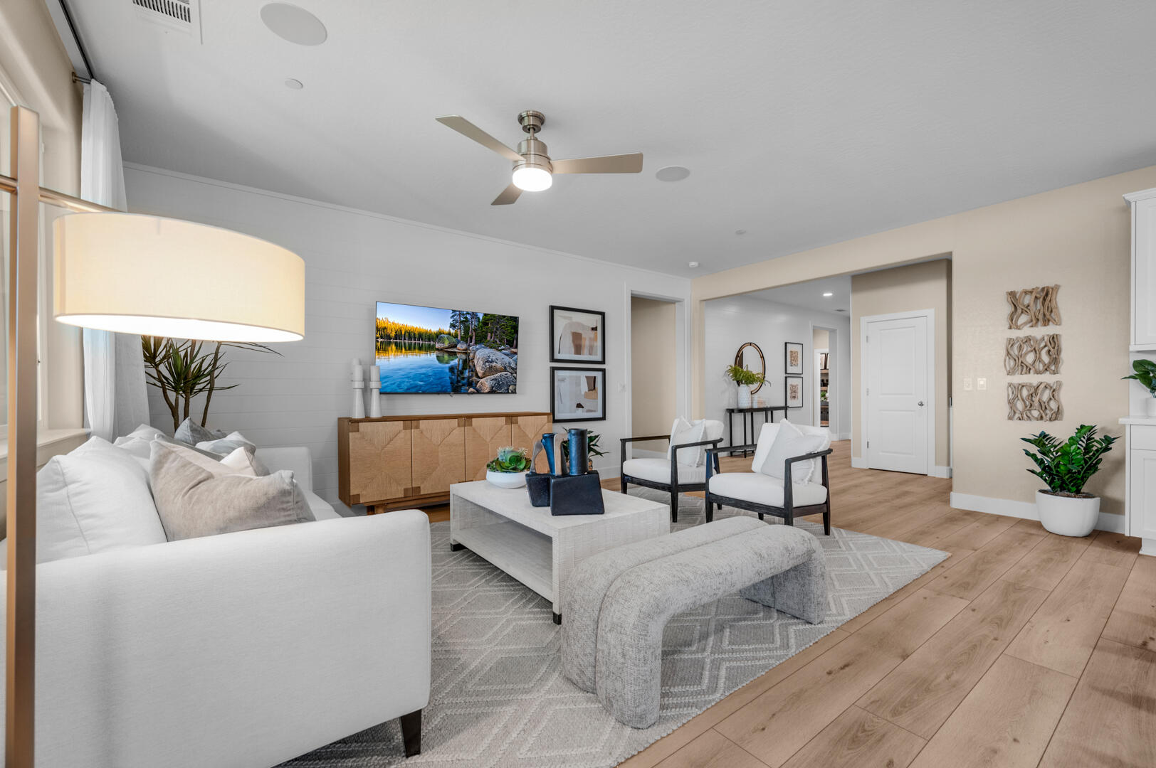 947 Lisbon Ave, Tulare, CA 93274