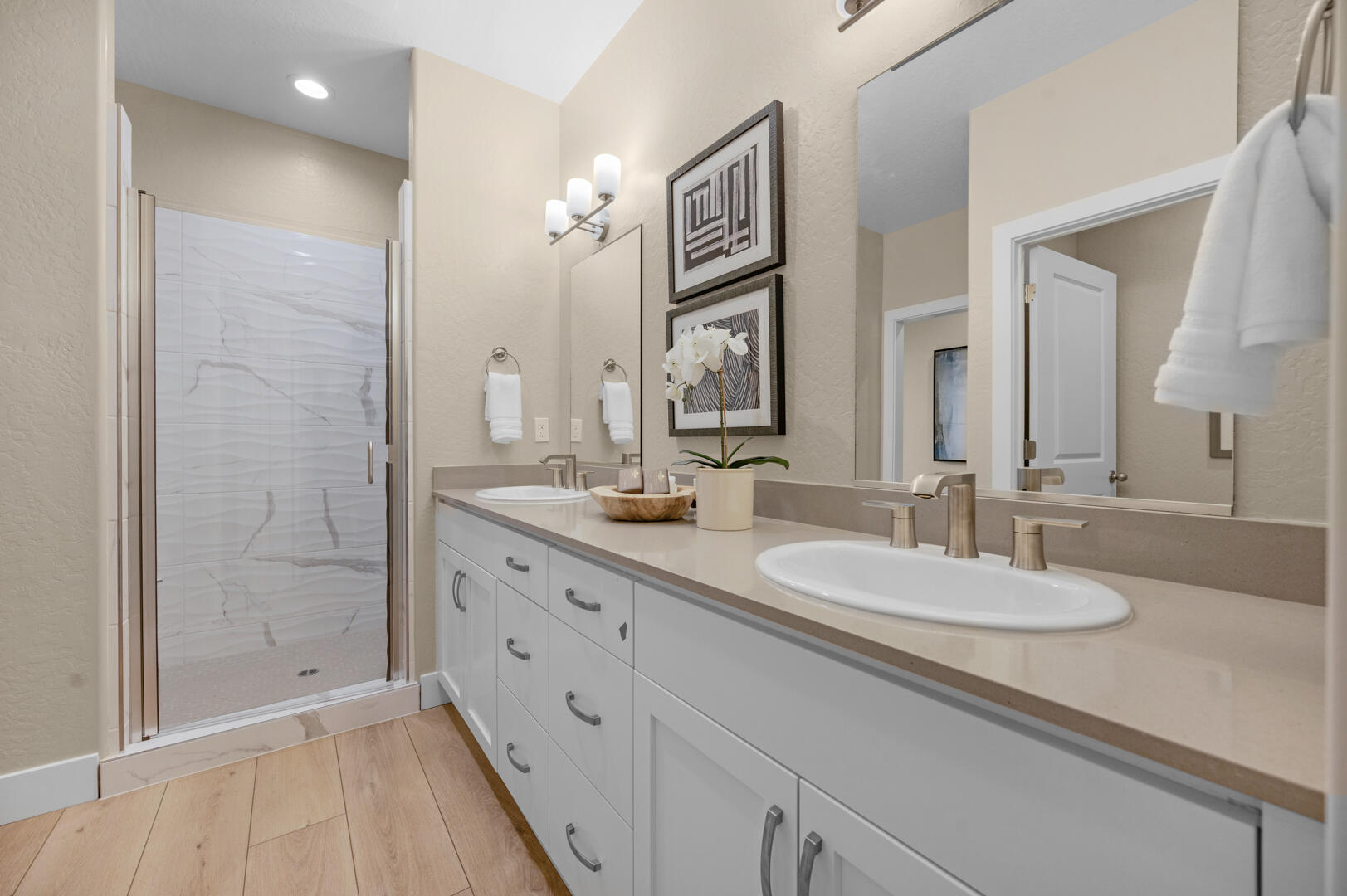 947 Lisbon Ave, Tulare, CA 93274